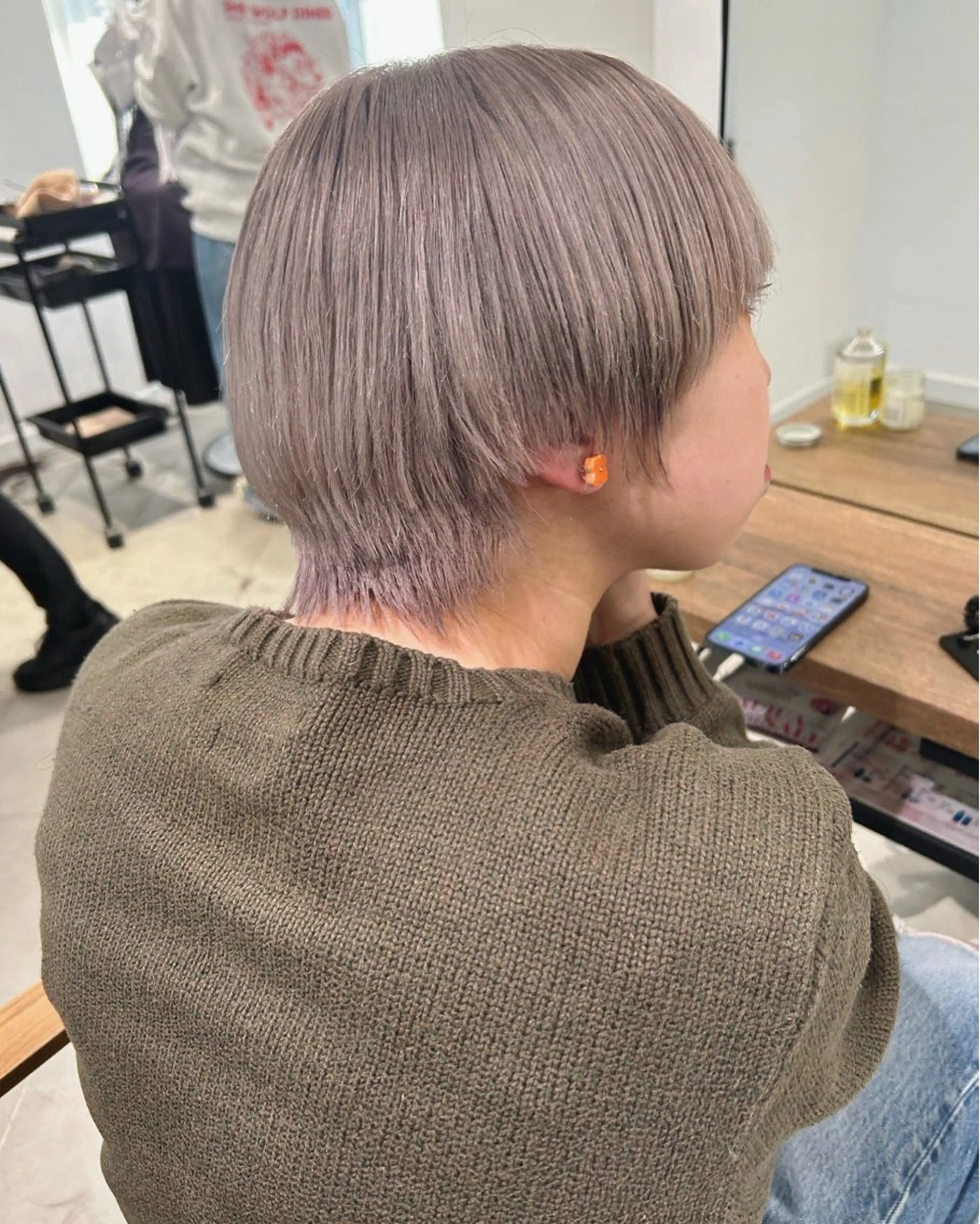 ショート カラー ベージュカラー ブリーチ ホワイトベージュ ショートヘア Loom.所属・村上雅人 ナチュラルモードのヘアスタイル