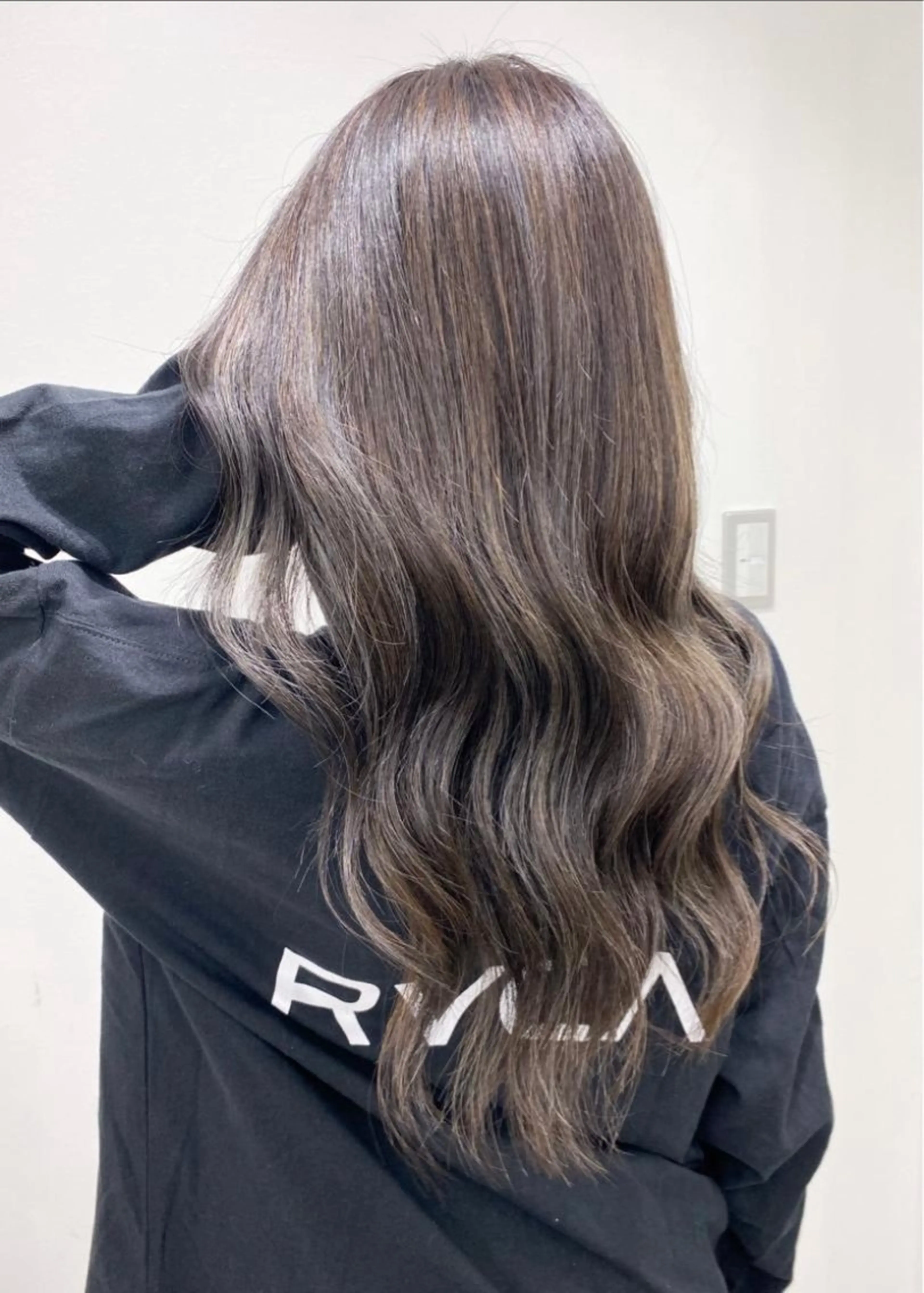 ロング カラー ハイライトカラー ハイライト anli所属・tomomi /レイヤーカットのヘアスタイル