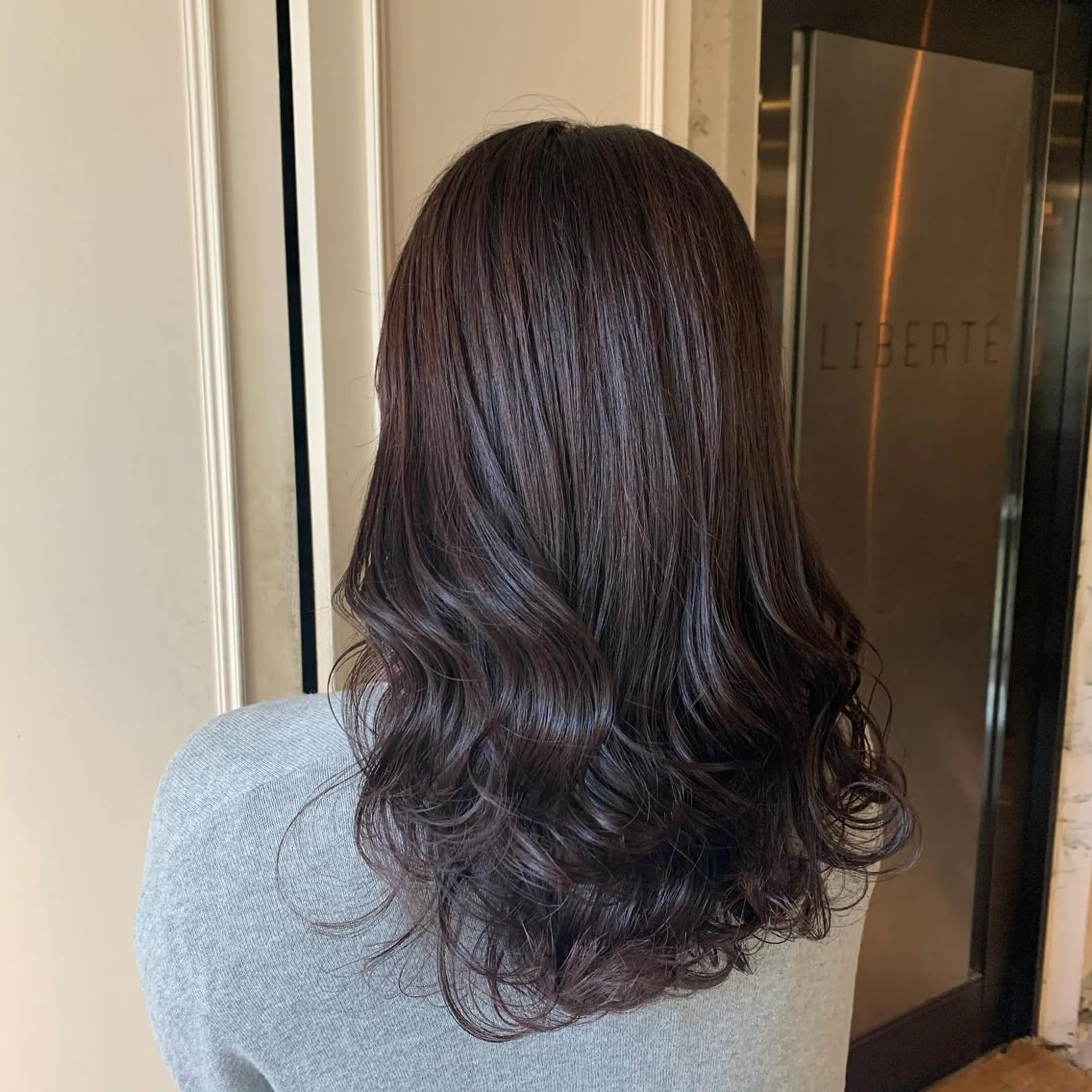 セミロング カラー ヘアアレンジ アッシュ ラベンダーカラー ラベンダーアッシュ LIBERTE所属・再現度&髪質改善 LISAのヘアスタイル