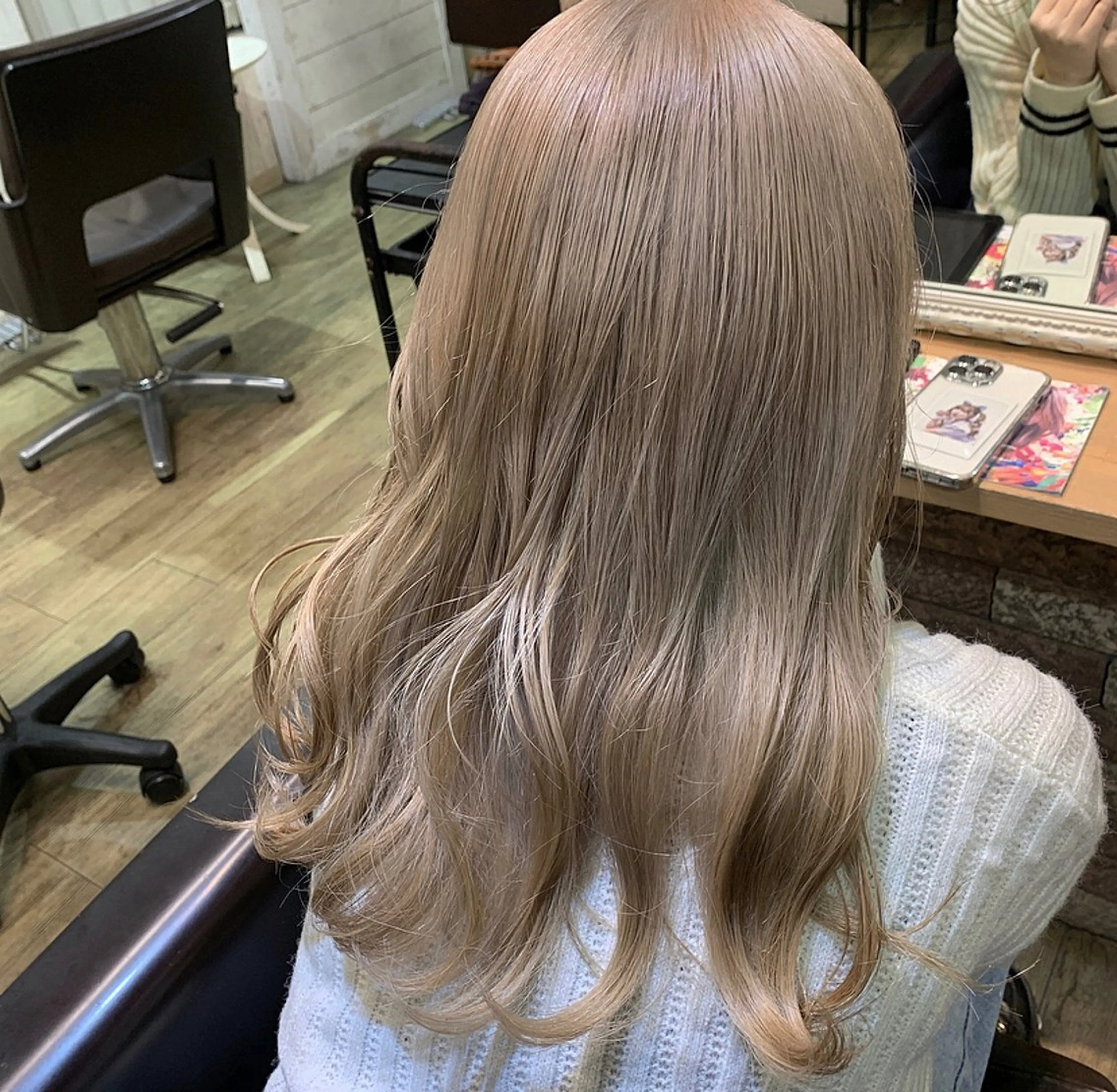 セミロング カラー ベージュカラー ブリーチ ホワイトベージュ カット ヘアカラー regalo Acari🍎のヘアスタイル