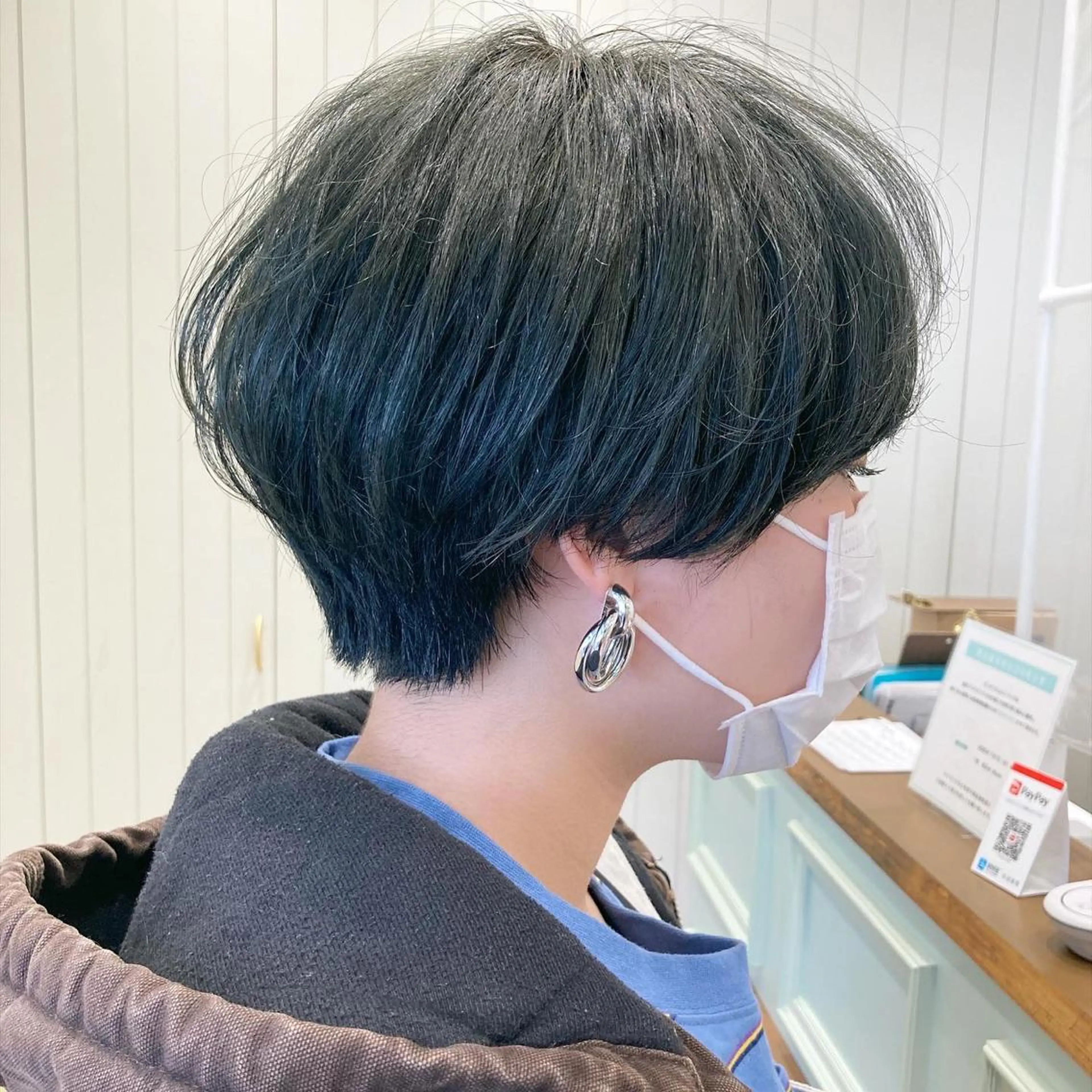 ショート カラー アディクシーカラー バレイヤージュ ベージュカラー ブリーチ ケアブリーチ ケアブリーチ 坪井佑樹のヘアスタイル