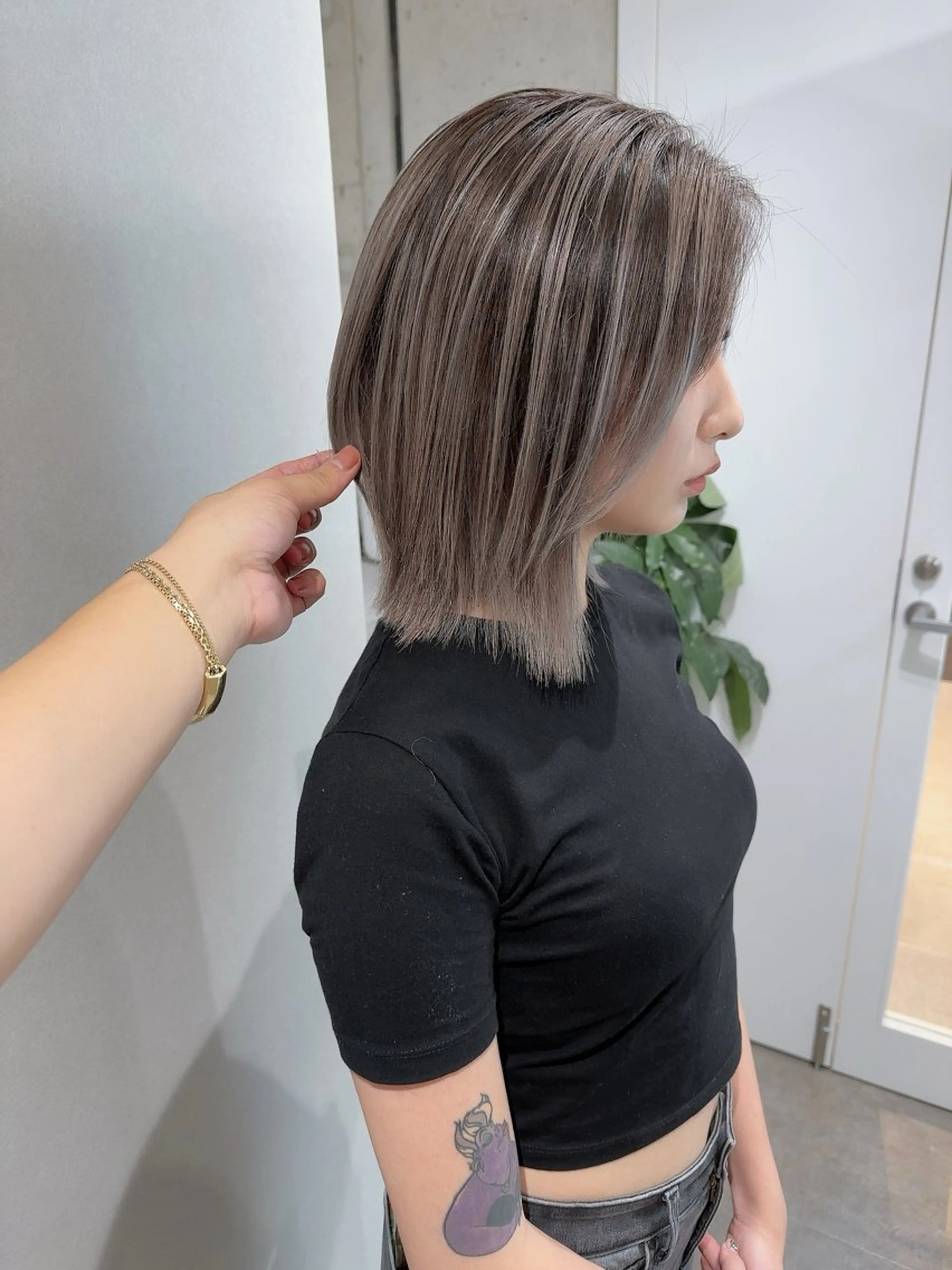 カラー ViVIE所属・VIVIE天神 ブリーチのヘアスタイル