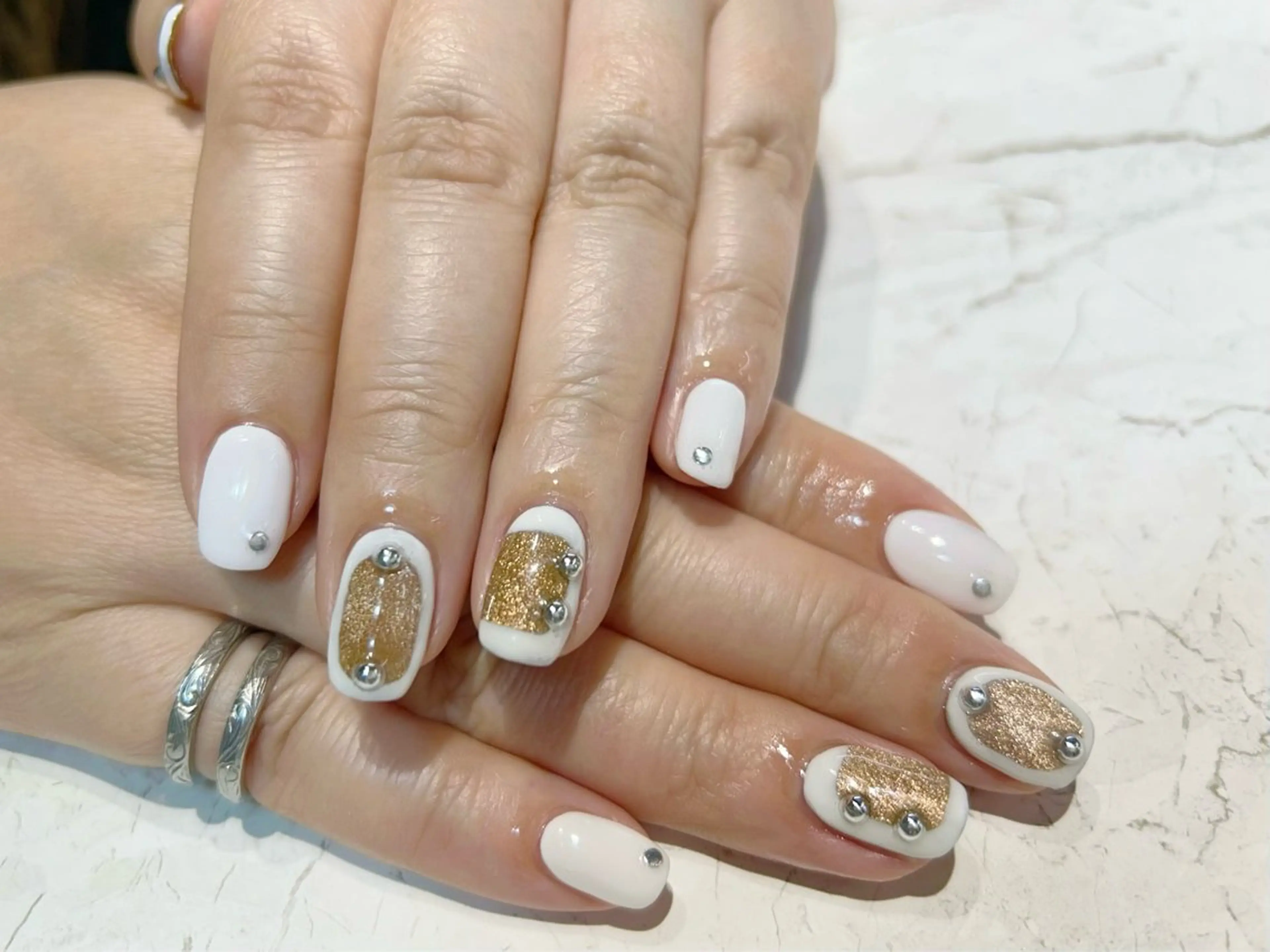 ネイル マグネットネイル ホワイト ハンドネイル ROCCO nailのネイルデザイン
