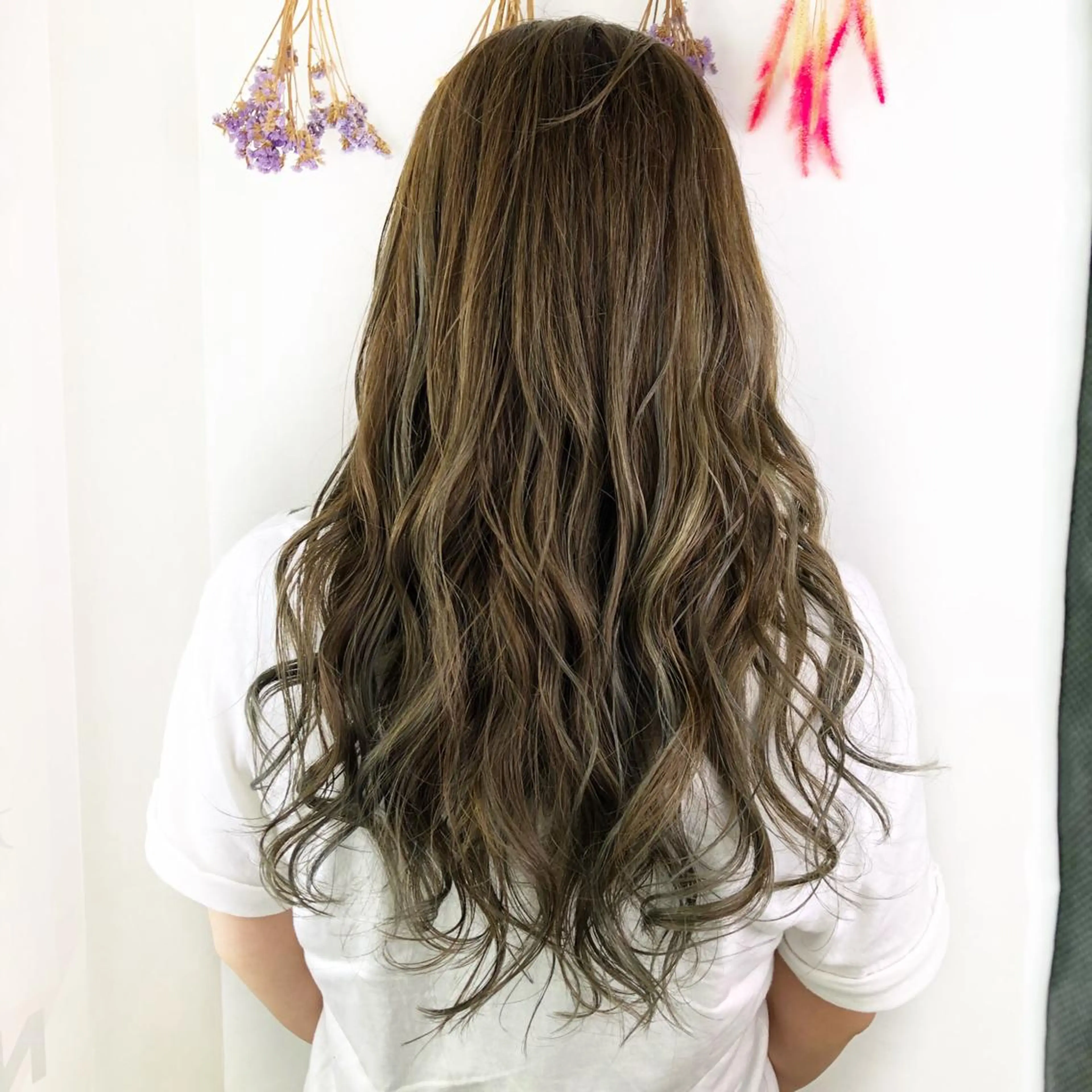 ロング カラー ハイライトカラー ハイライト カット トリートメント ベージュ/インナー カラー🤍Rieのヘアスタイル