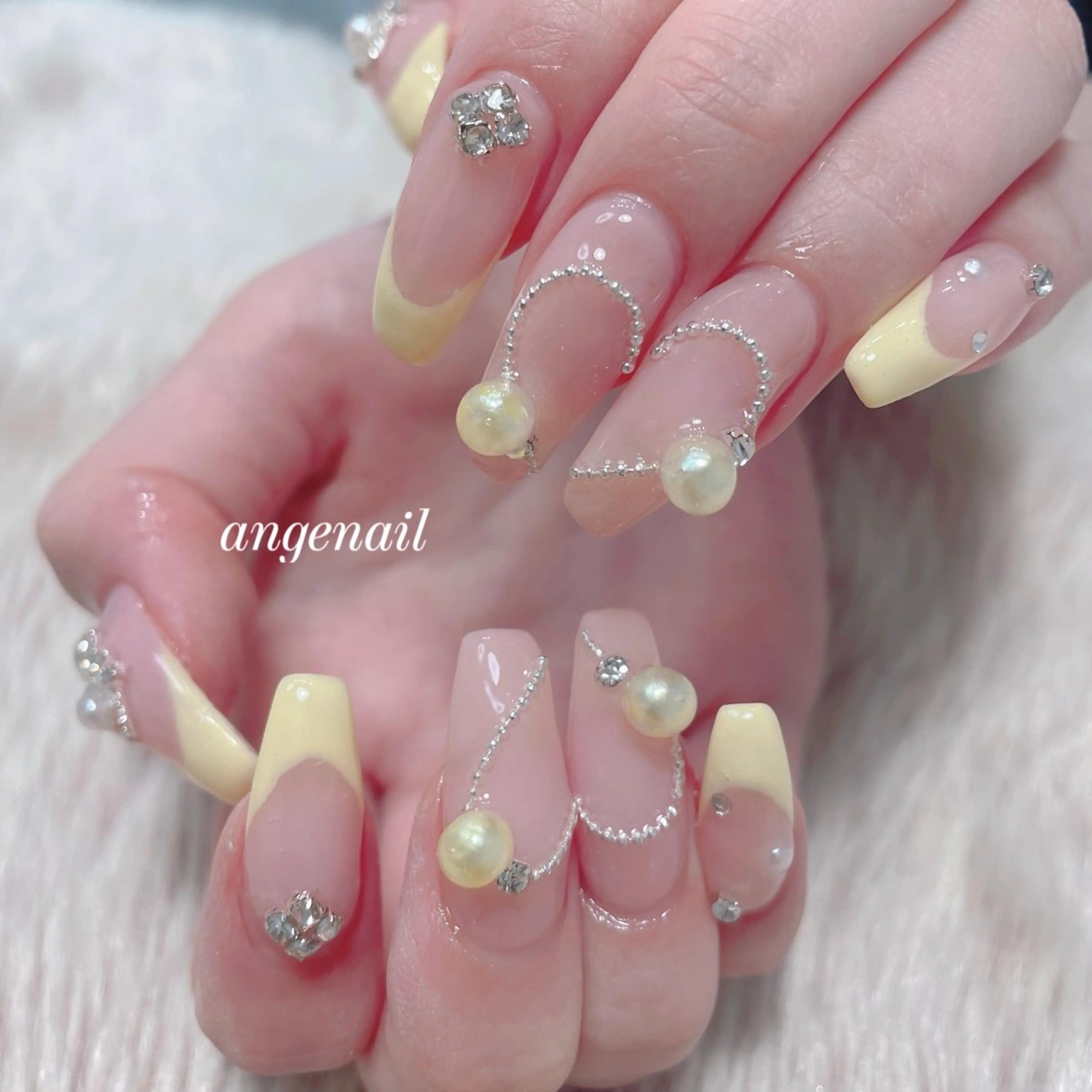 ネイル フレンチネイル ハート 持ち込み 夏ネイル 黄色 ハンドネイル angenail所属・angenail MAKIのネイルデザイン