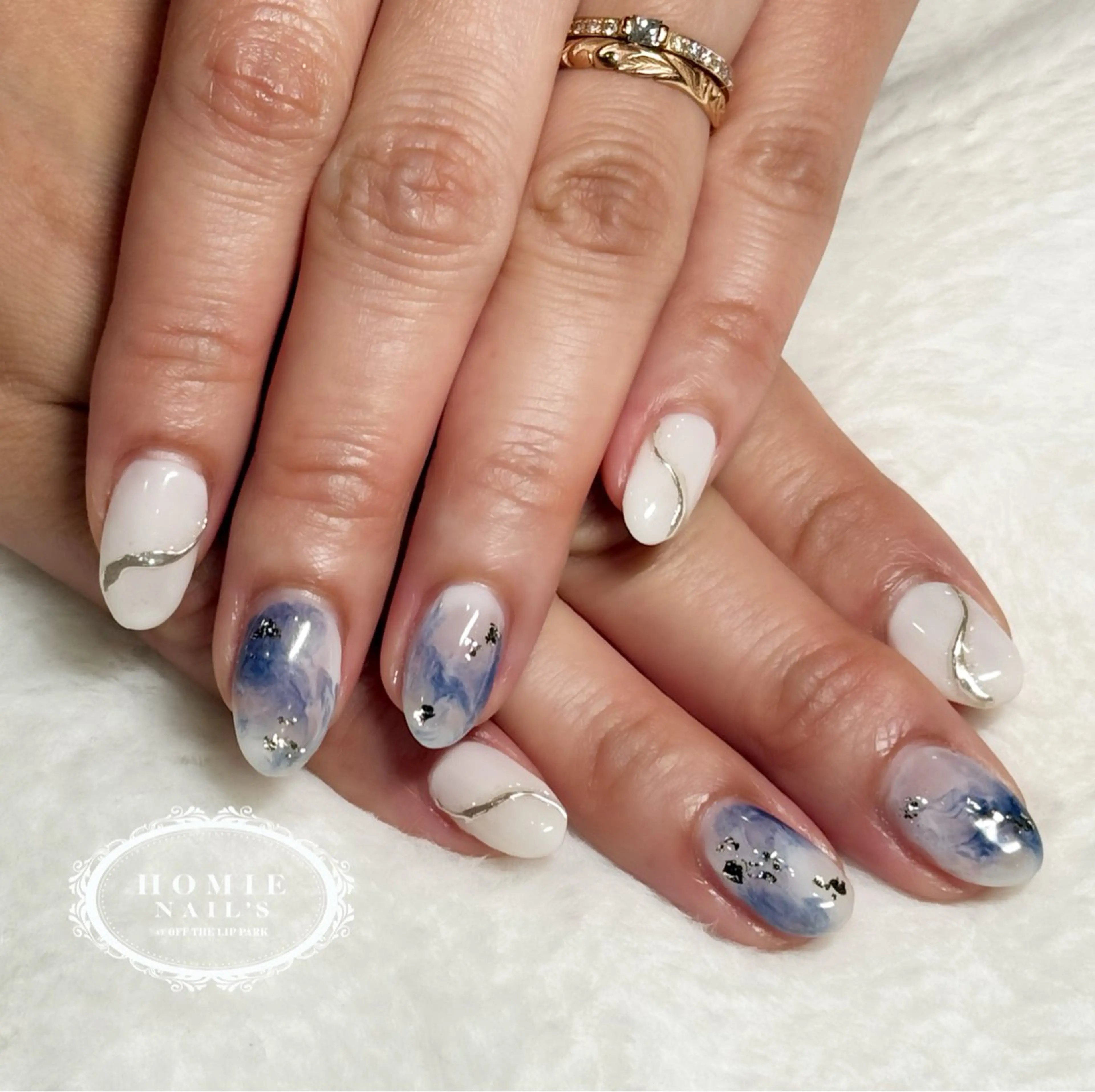 ネイル アートネイル ミラーネイル ネイビー ニュアンスネイル ホワイト ハンドネイル フットネイル オフザリップパーク Asamiのネイルデザイン