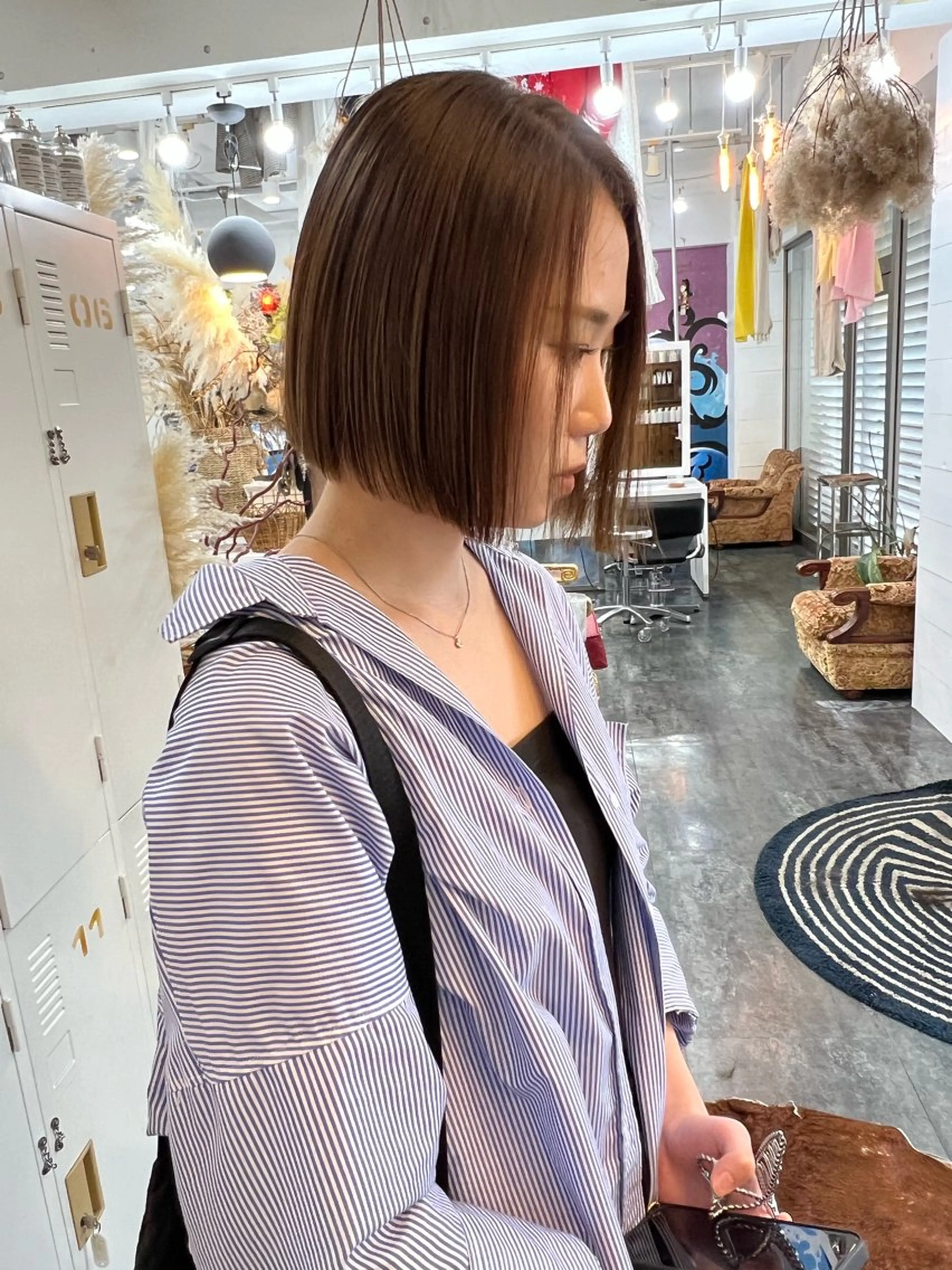 ミディアム カラー 切りっぱなしボブ ブラウンカラー オリーブブラウン ボブ LOMARLIE JURIAのヘアスタイル