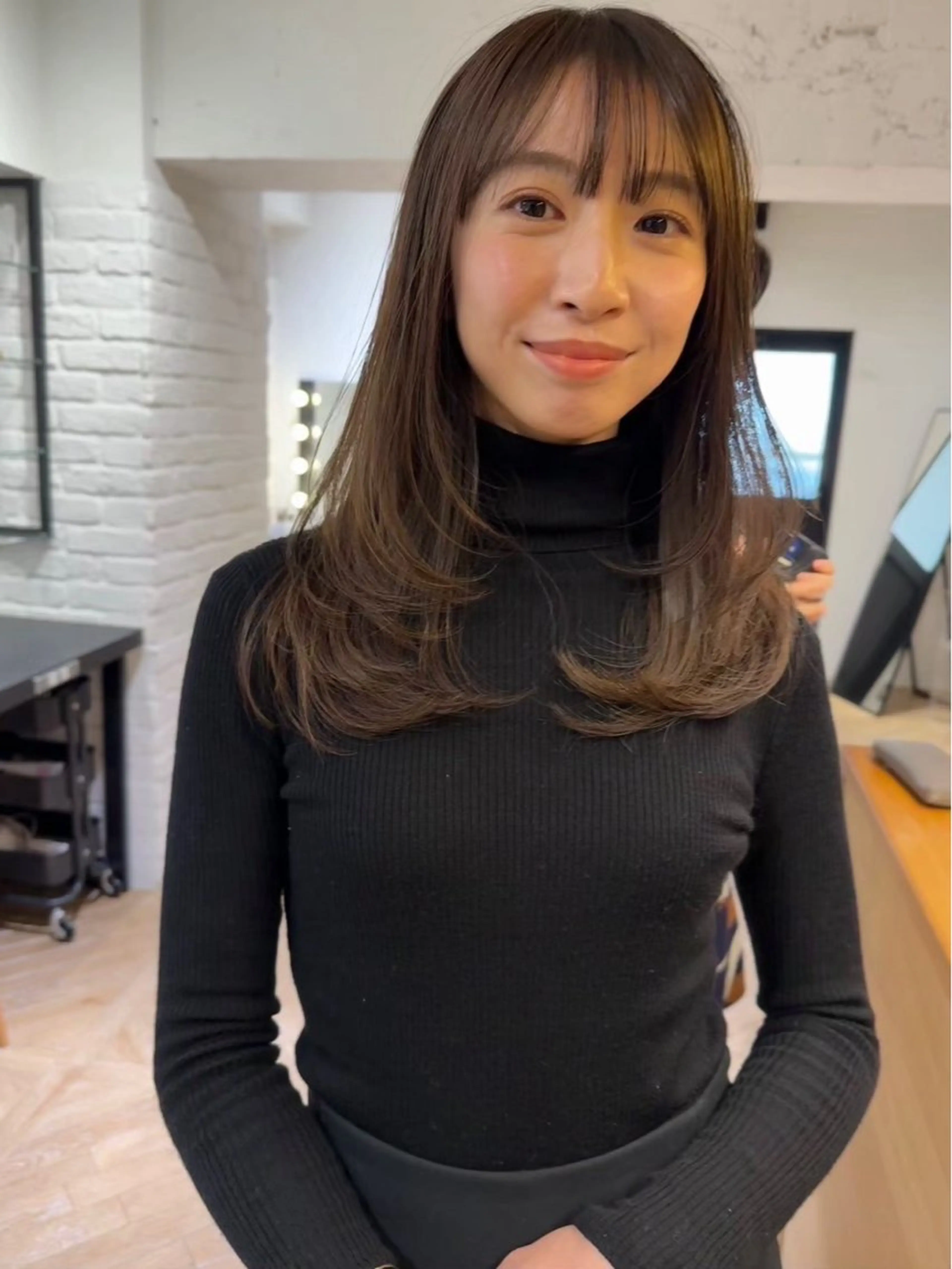 セミロング レイヤーカット LOREN＋透明感 オリーブhirokoのヘアスタイル