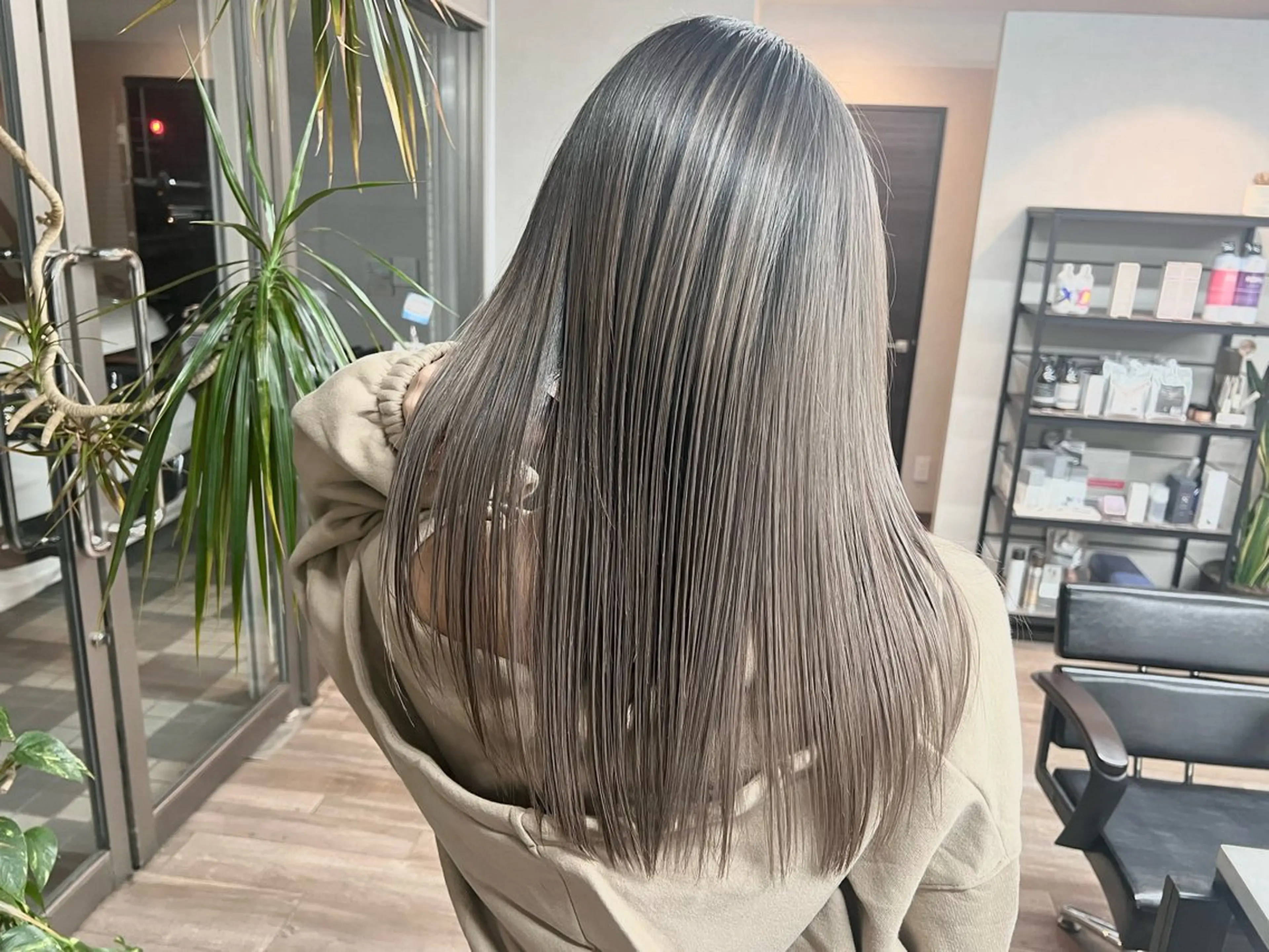 ロング レイヤーカット ルスリー大和所属・井上 彩加のヘアスタイル