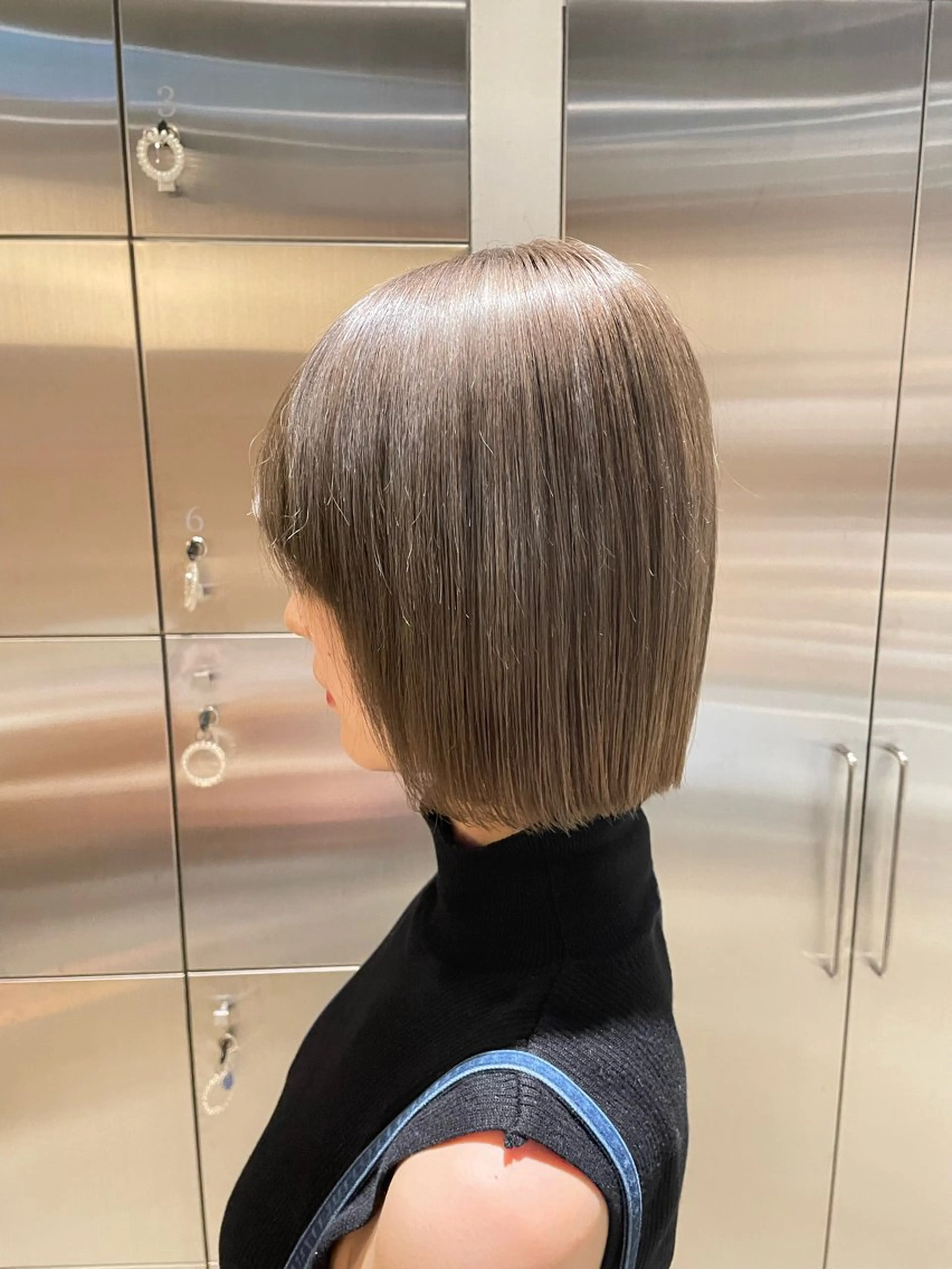 ミディアム カラー ブリーチ グレージュ ミルクティーグレージュ 樋口 花穂のヘアスタイル