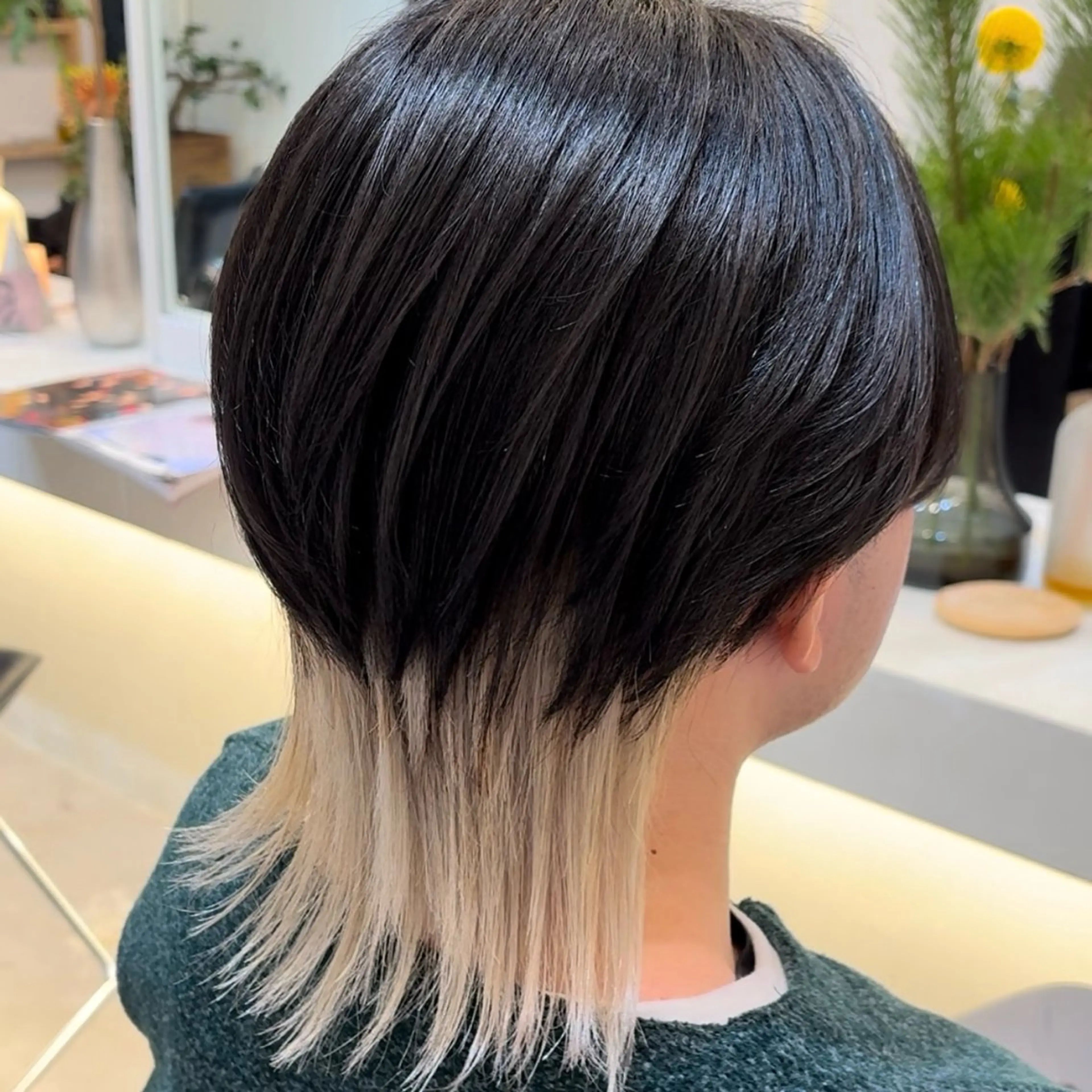 カラー メンズ メンズウルフカット ベージュカラー ホワイトベージュ ウルフカット GISELA サリナのヘアスタイル