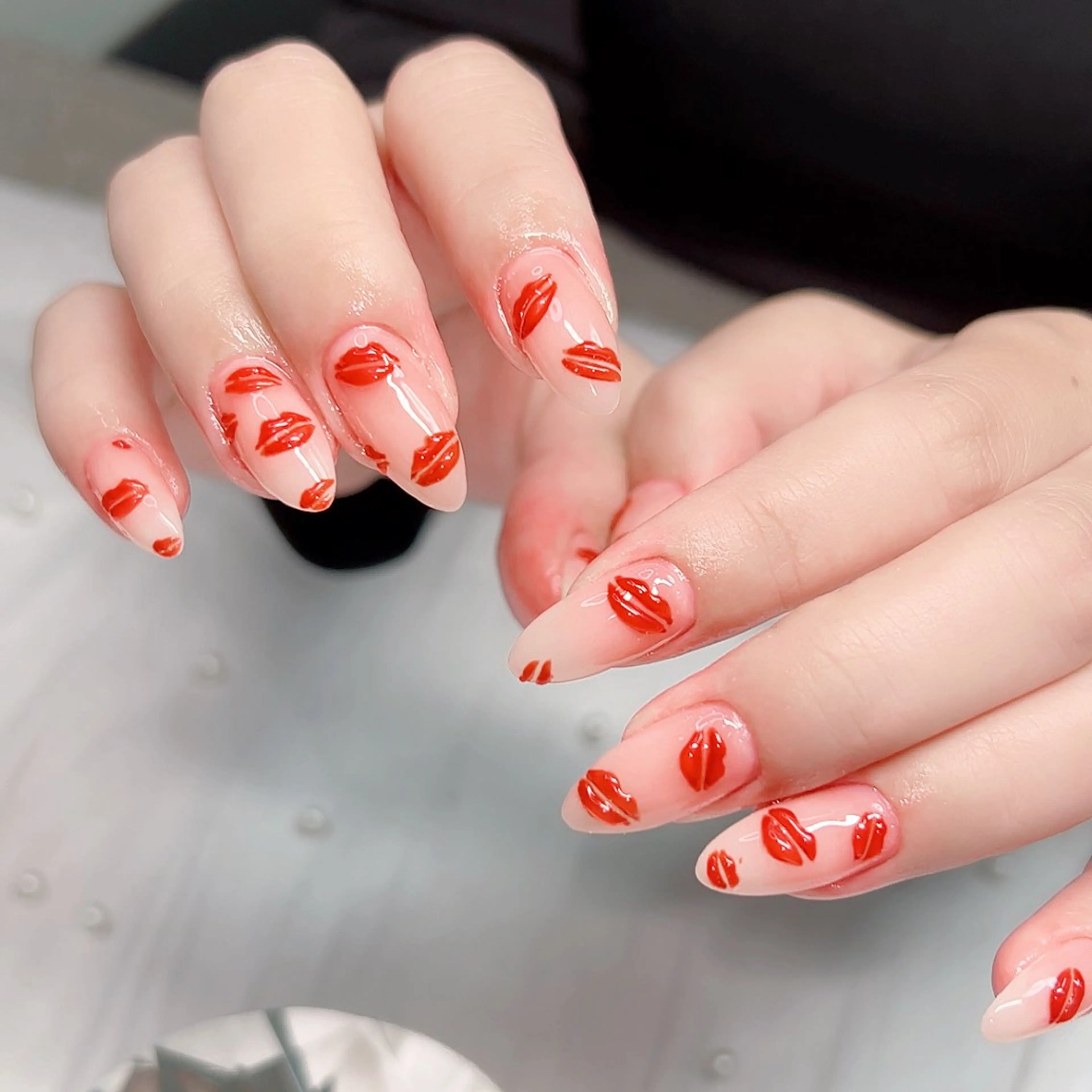 ネイル アートネイル ジェルネイル マグネットネイル ニュアンスネイル 赤色 ハンドネイル Cute Tips nailのネイルデザイン