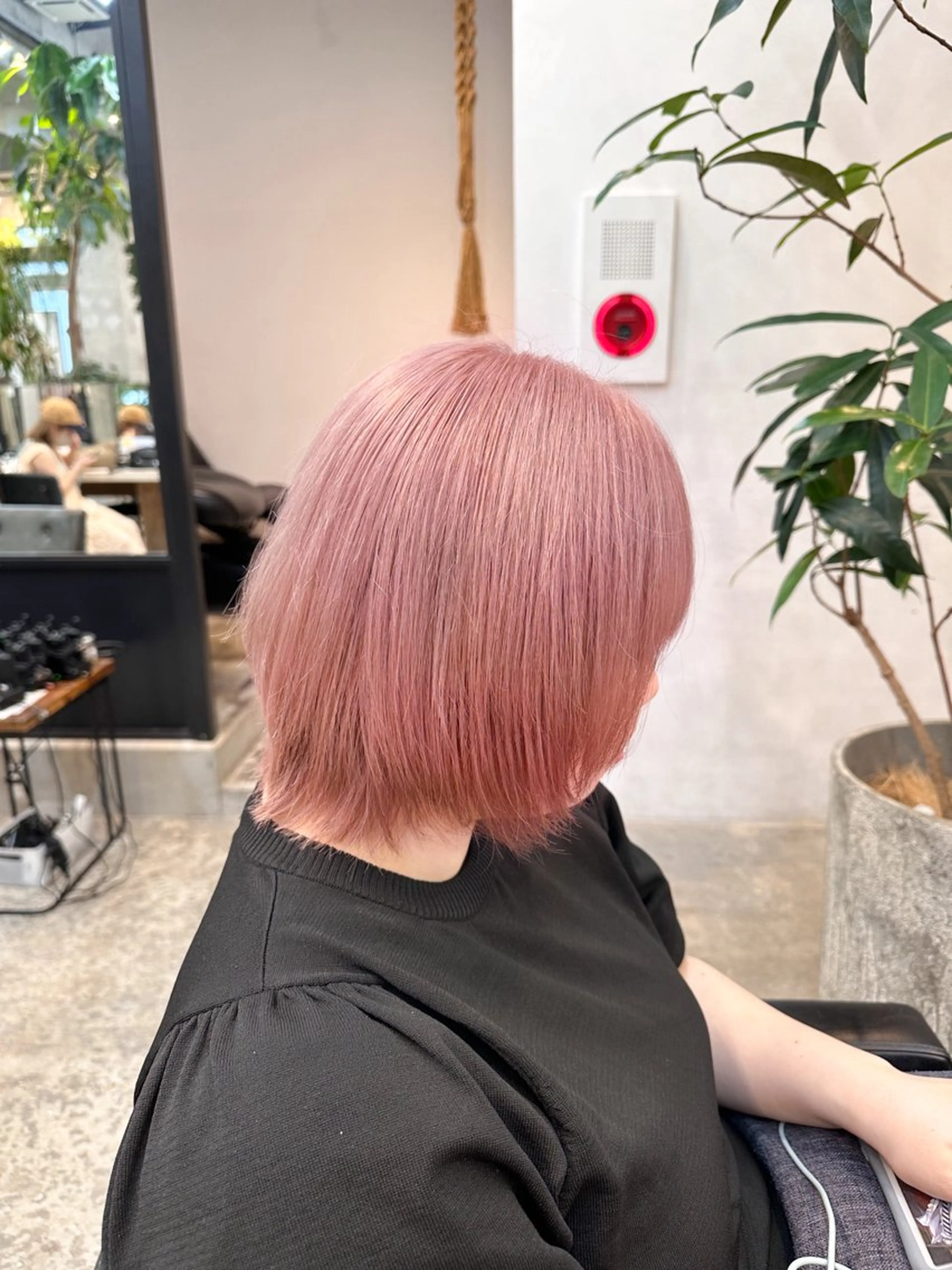 ショート カラー ベージュカラー ブリーチ ピンクカラー ピンクベージュ 川口　開世/カット /パーマ/ハイトーンのヘアスタイル