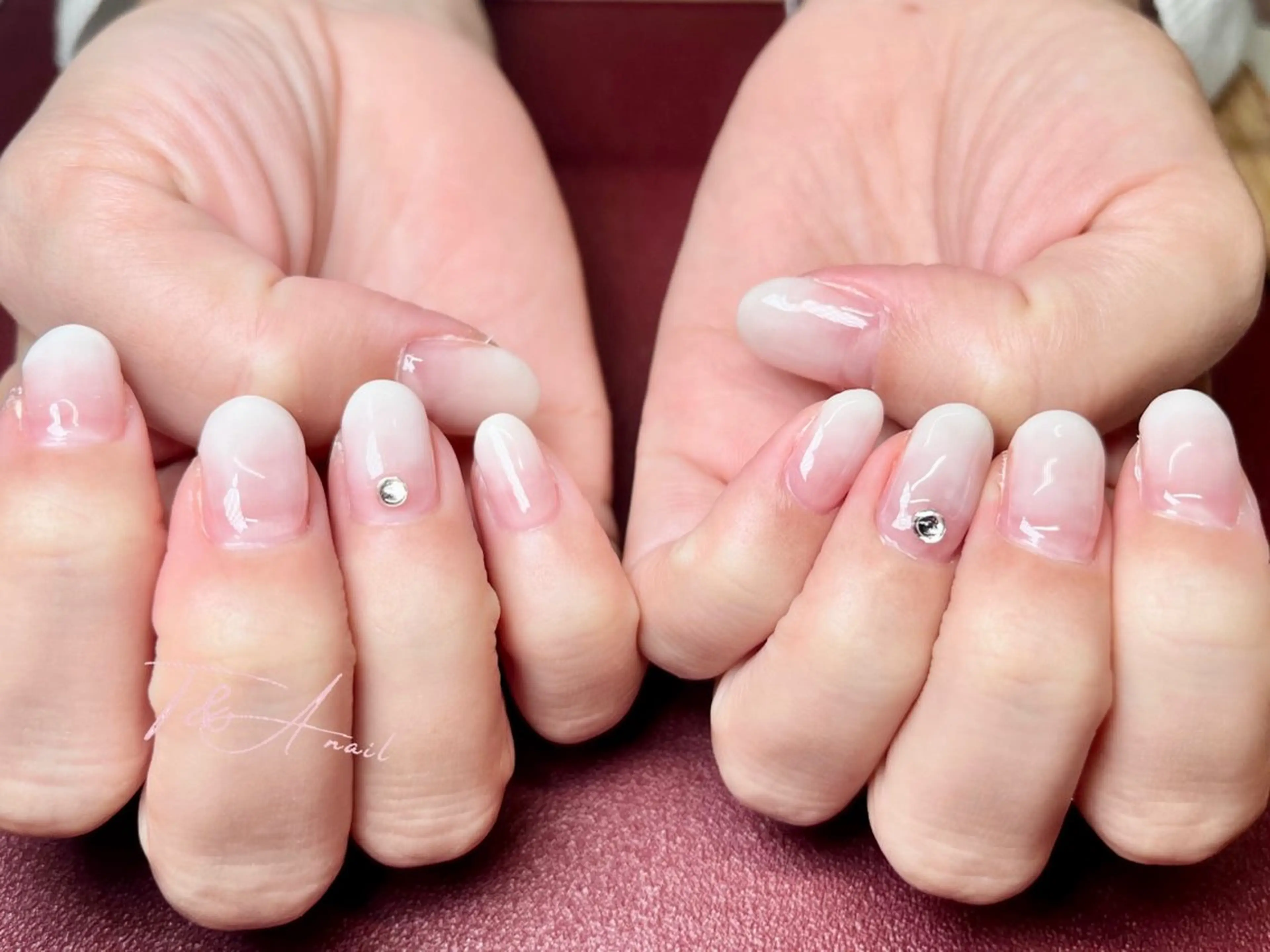 ネイル ジェルネイル グラデーション スカルプネイル ホワイト 冬ネイル ハンドネイル T&A nailのネイルデザイン