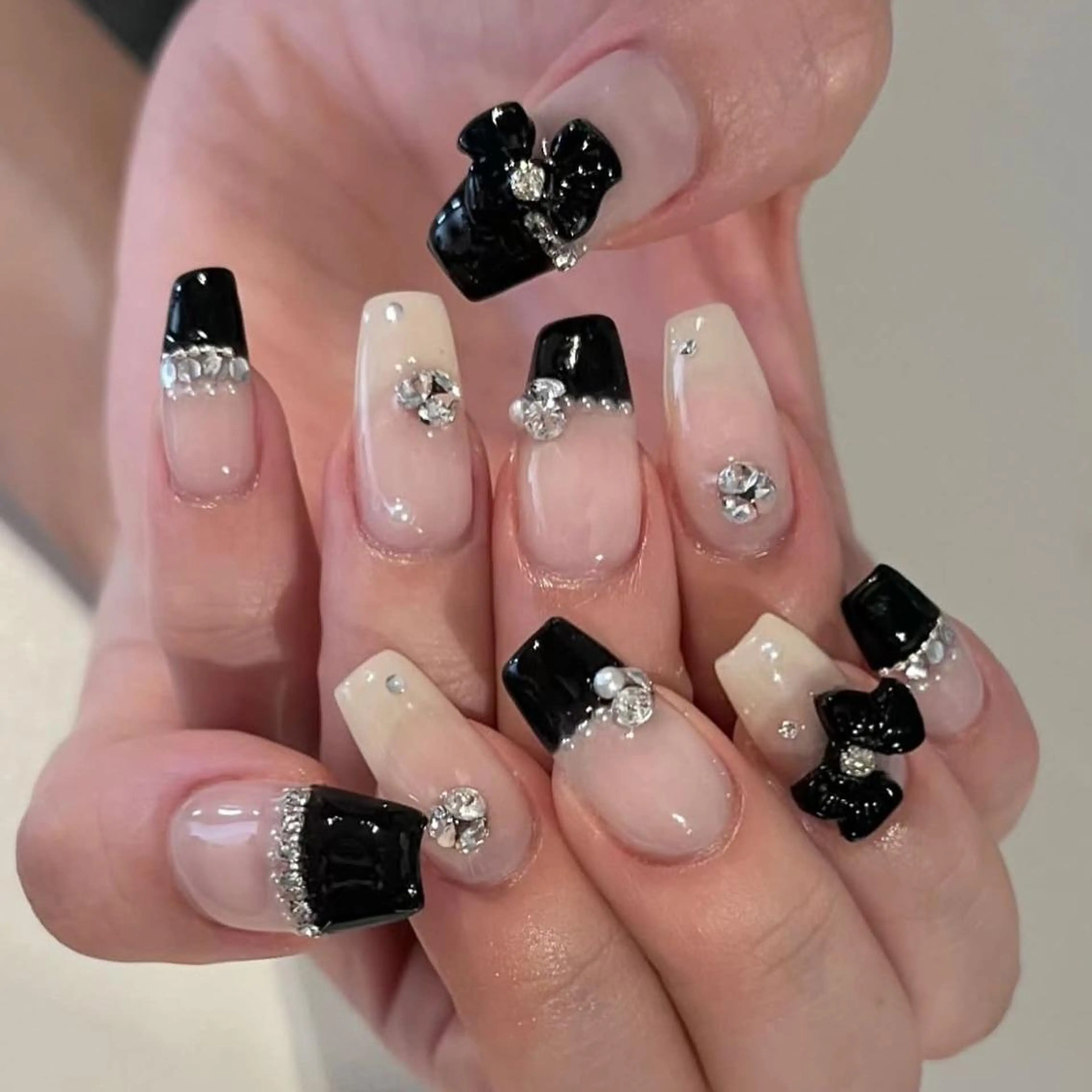 ネイル 長さ出し フレンチネイル グラデーション 卒業式 マグネットネイル ハンドネイル MIHANA NAILのネイルデザイン