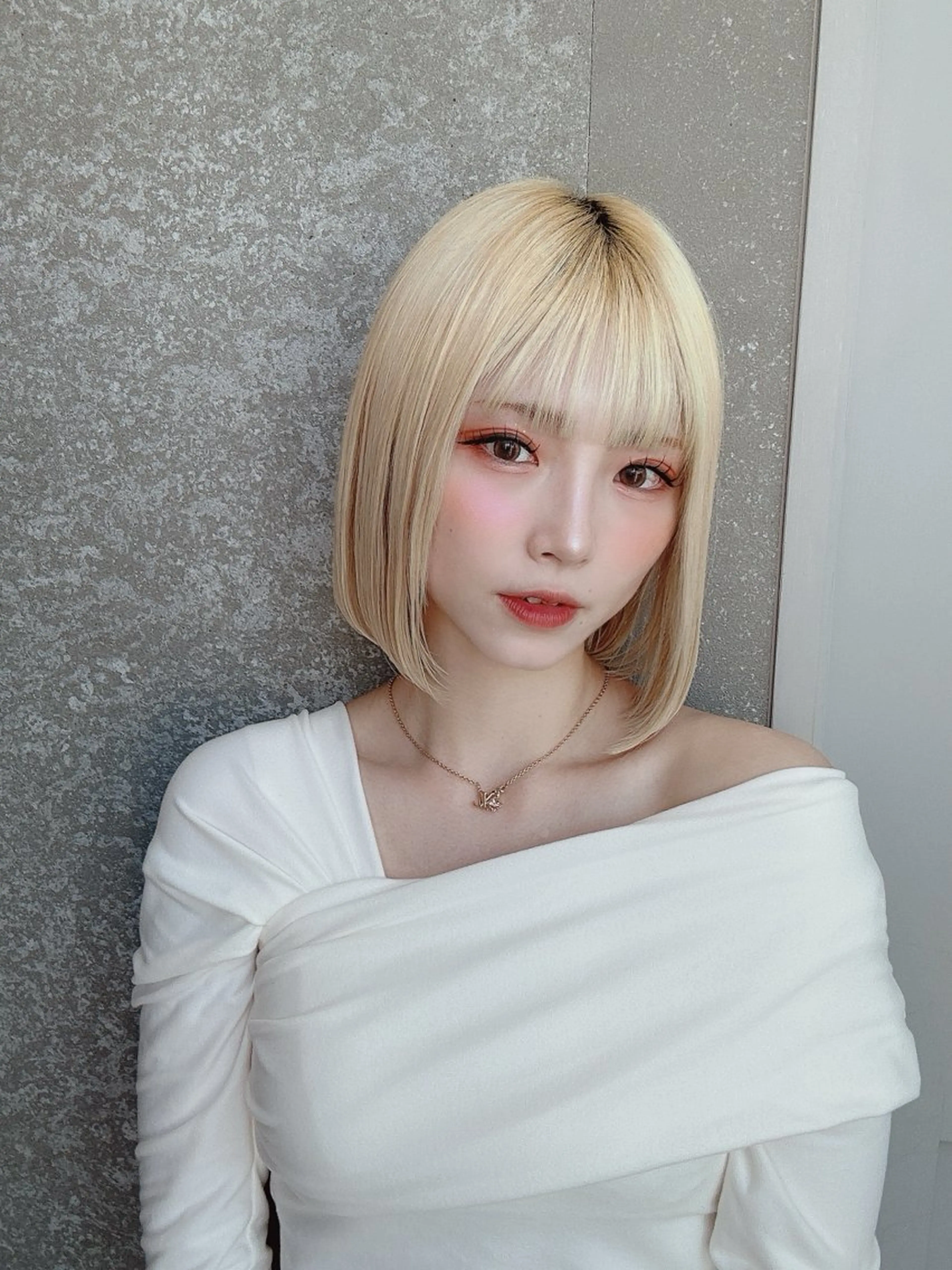 ミディアム カラー 切りっぱなしボブ ブリーチ ハイトーンカラー ボブ 髪質改善 カット ヘアカラー トリートメント ボブ/韓国ヘア/縮毛 /髪質改善💠翔平のヘアスタイル