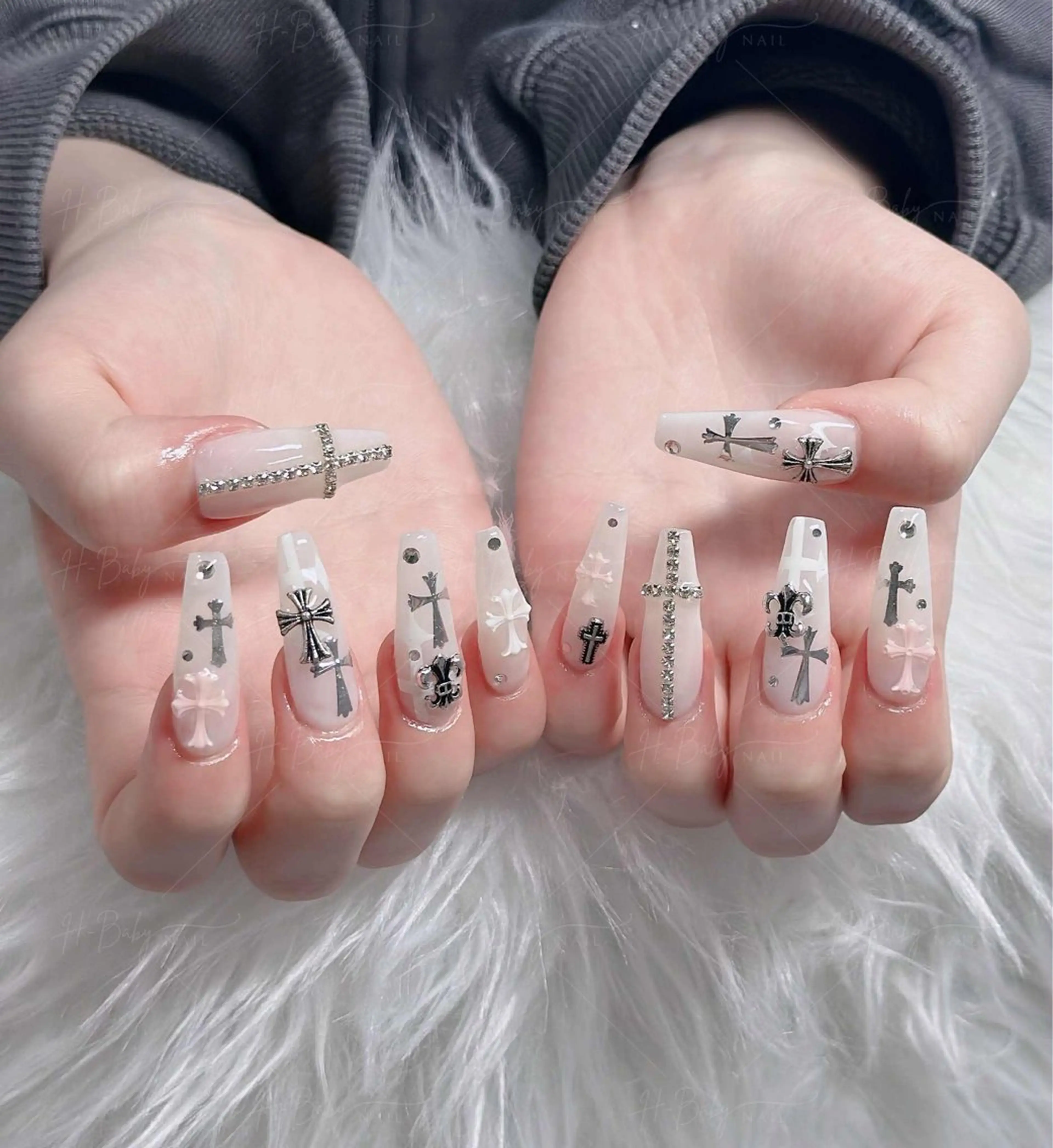 ネイル オーロラネイル フレンチネイル ジェルネイル ハロウィン キラキラネイル ハンドネイル H.baby Nail Salonのネイルデザイン