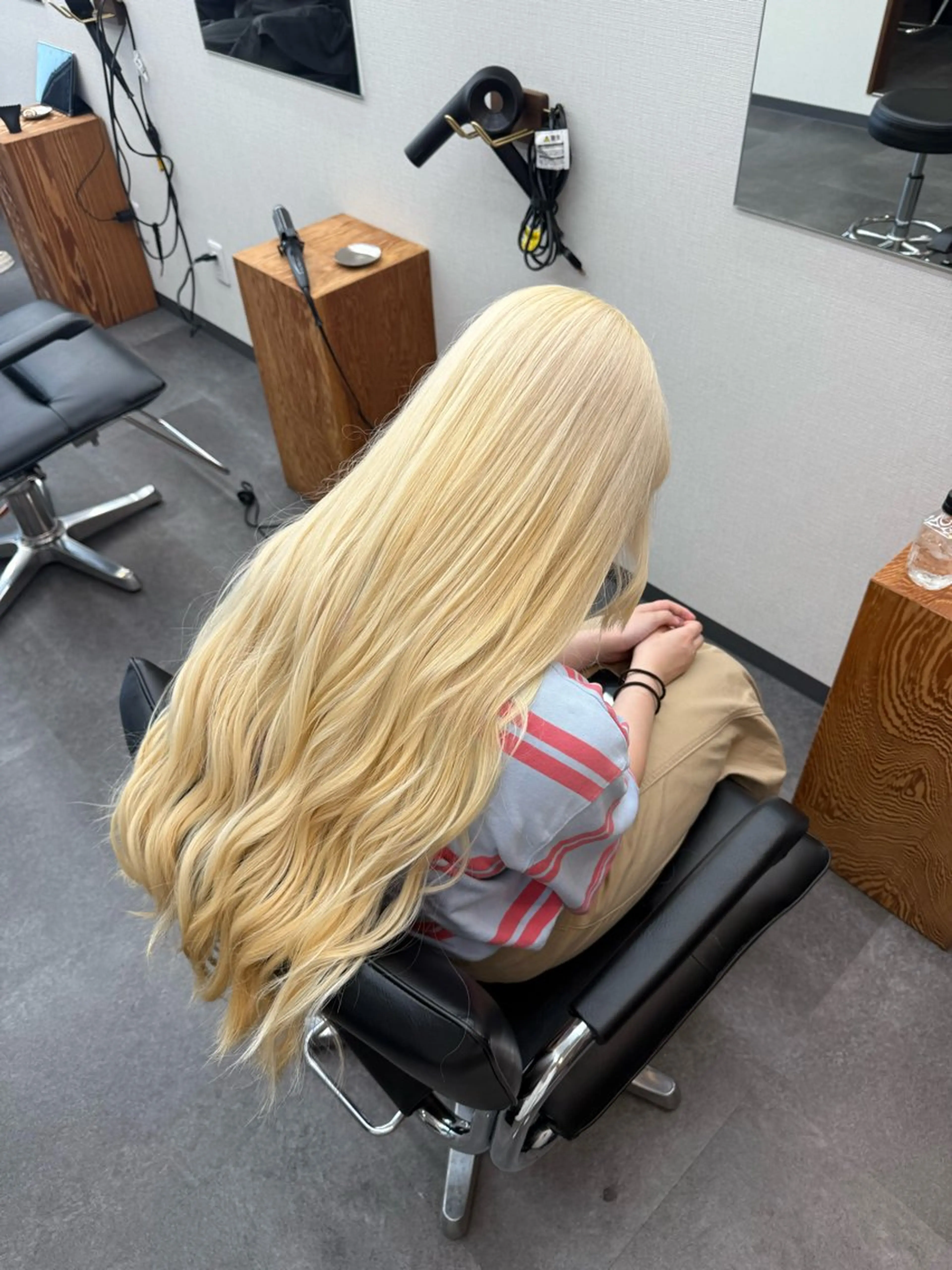 ロング カラー ヘアカラー enn.bleach by t.a.g所属・碇山 楓己のヘアスタイル