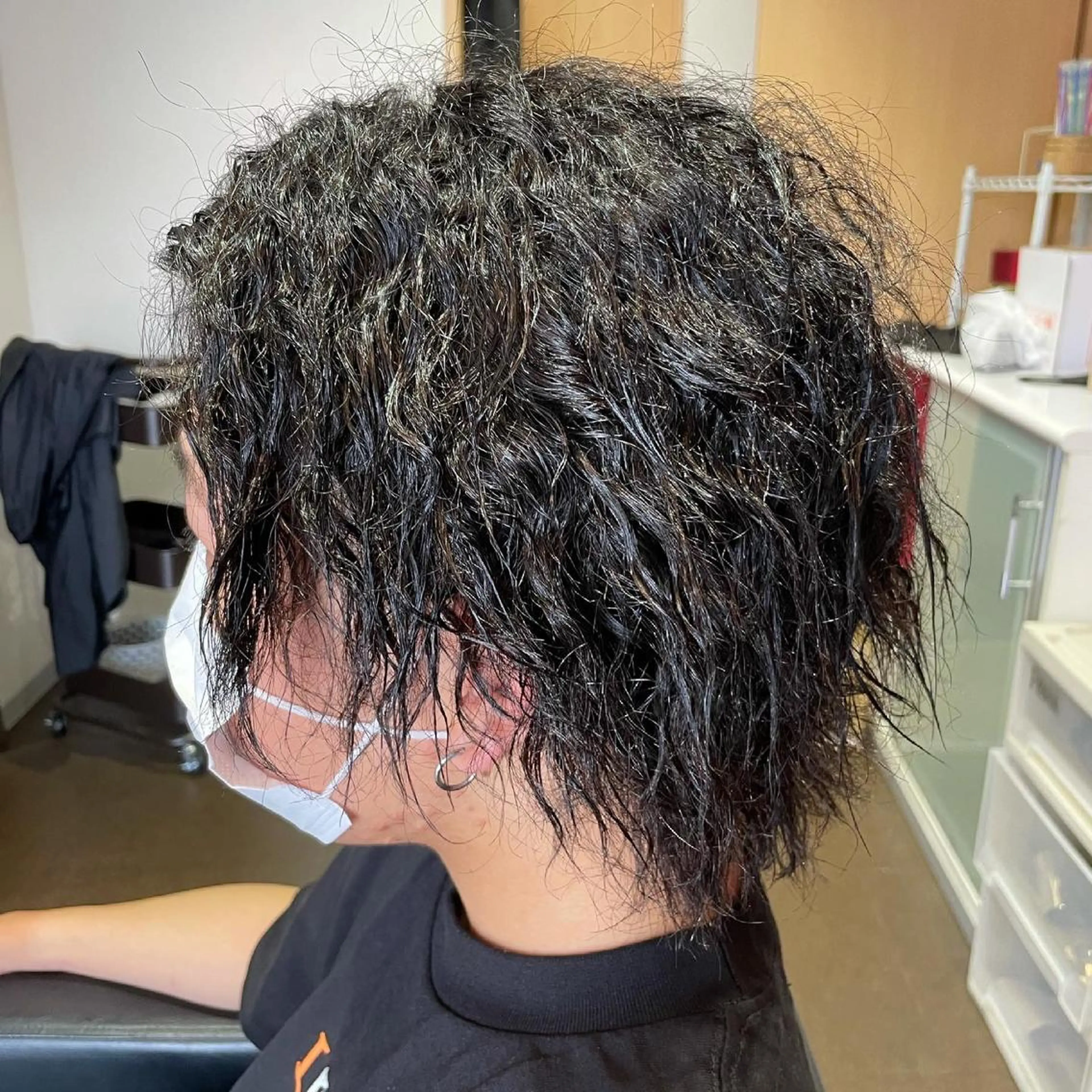 パーマ メンズ メンズブリーチ フェードカット メンズハイライト メンズインナーカラー マッシュ SHINYA シンヤヘアーズのヘアスタイル