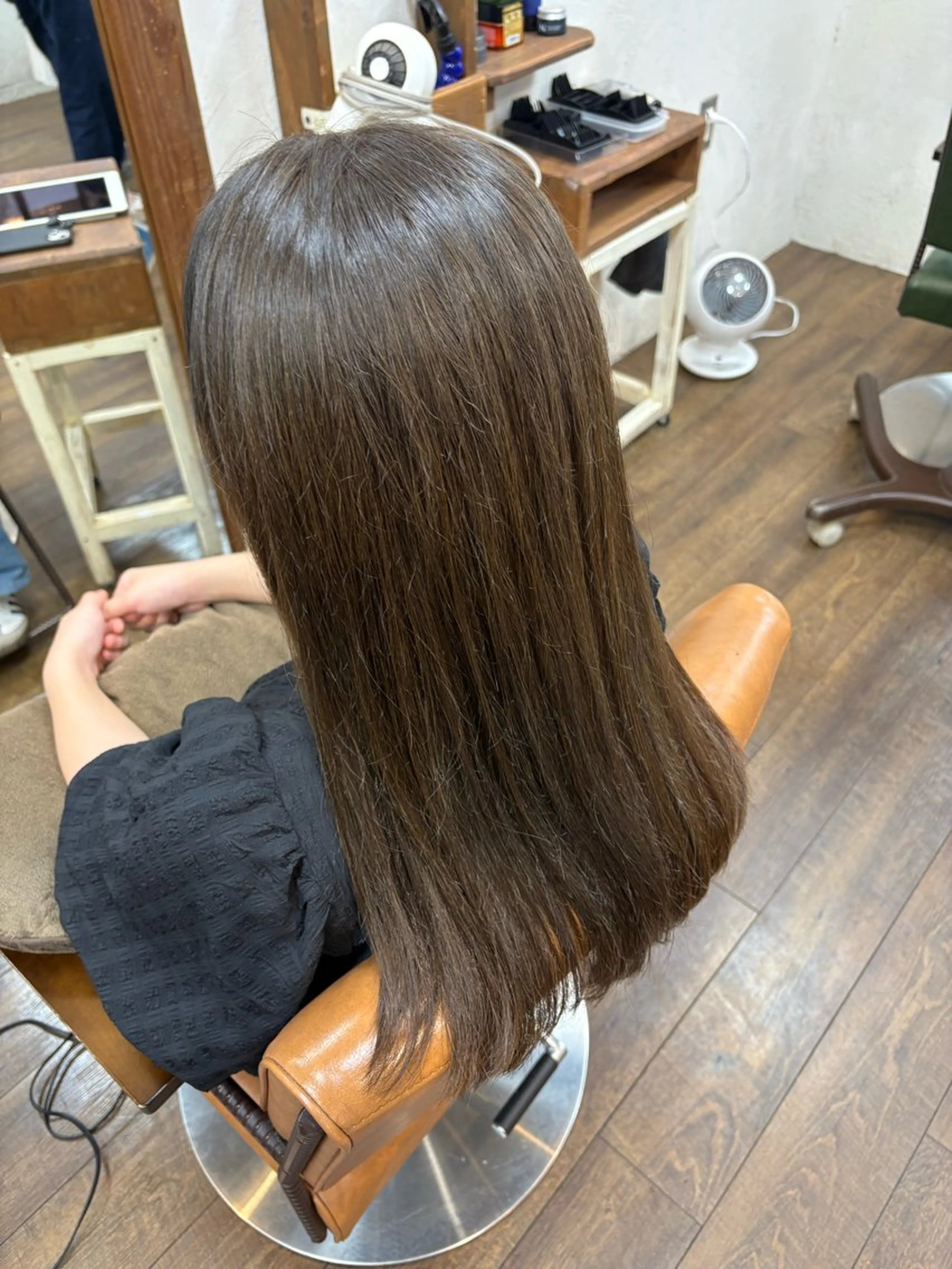 ロング カラー ベージュカラー シアーベージュ ヘアカラー トリートメント chacha blanc元山のヘアスタイル