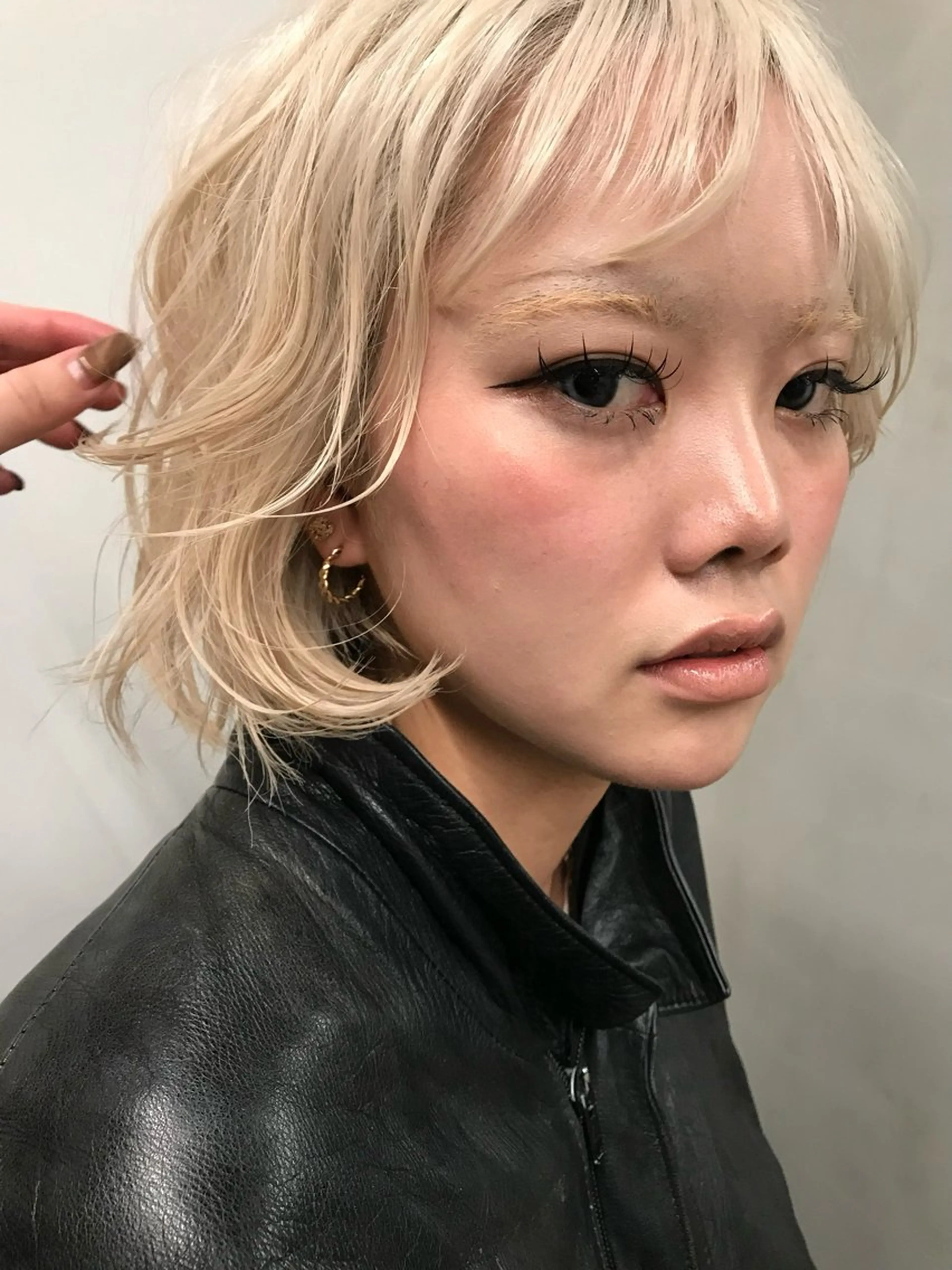 ミディアム hina KEEDAのヘアスタイル