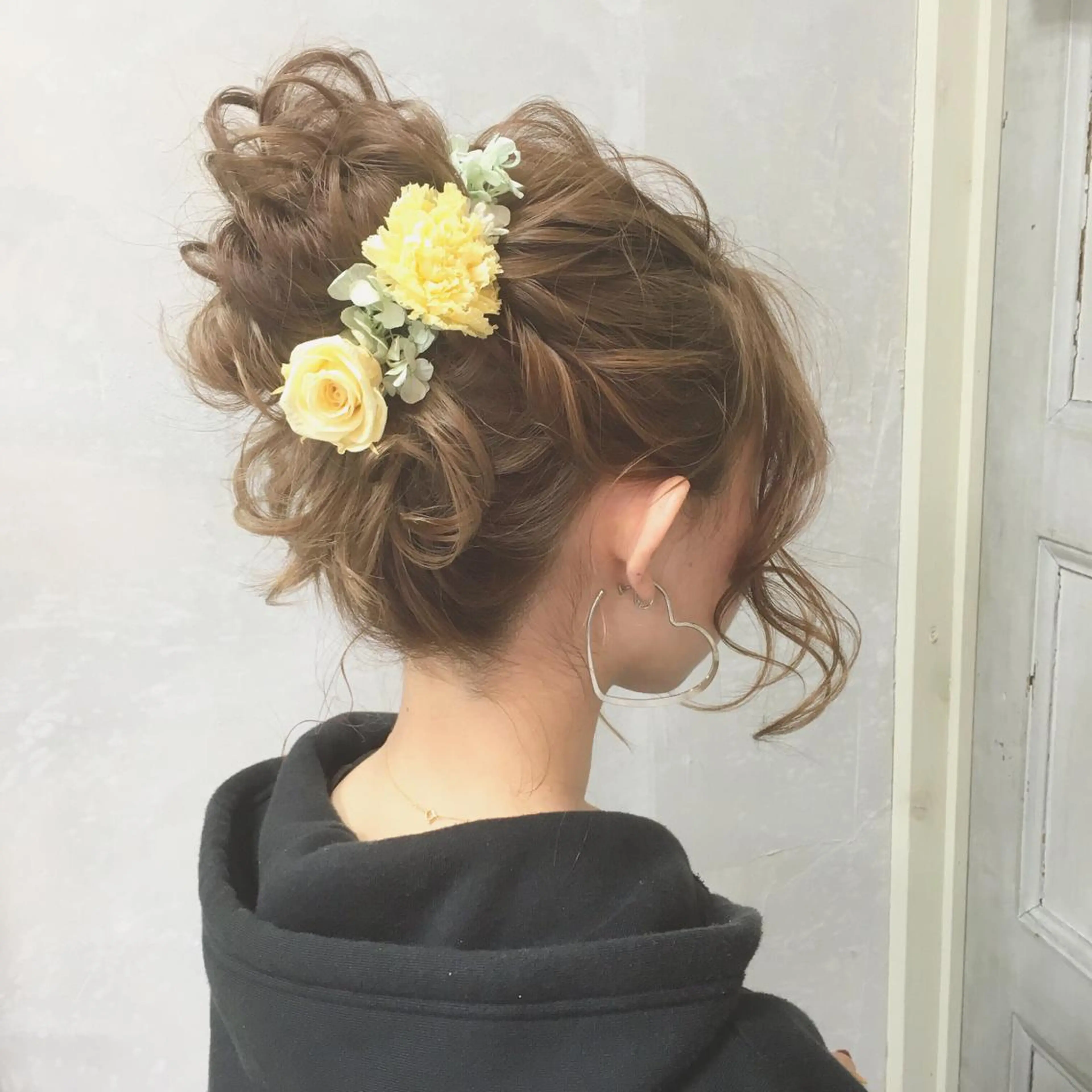 セミロング ヘアアレンジ お団子ヘア autre所属・大久保 ひでなりのヘアスタイル