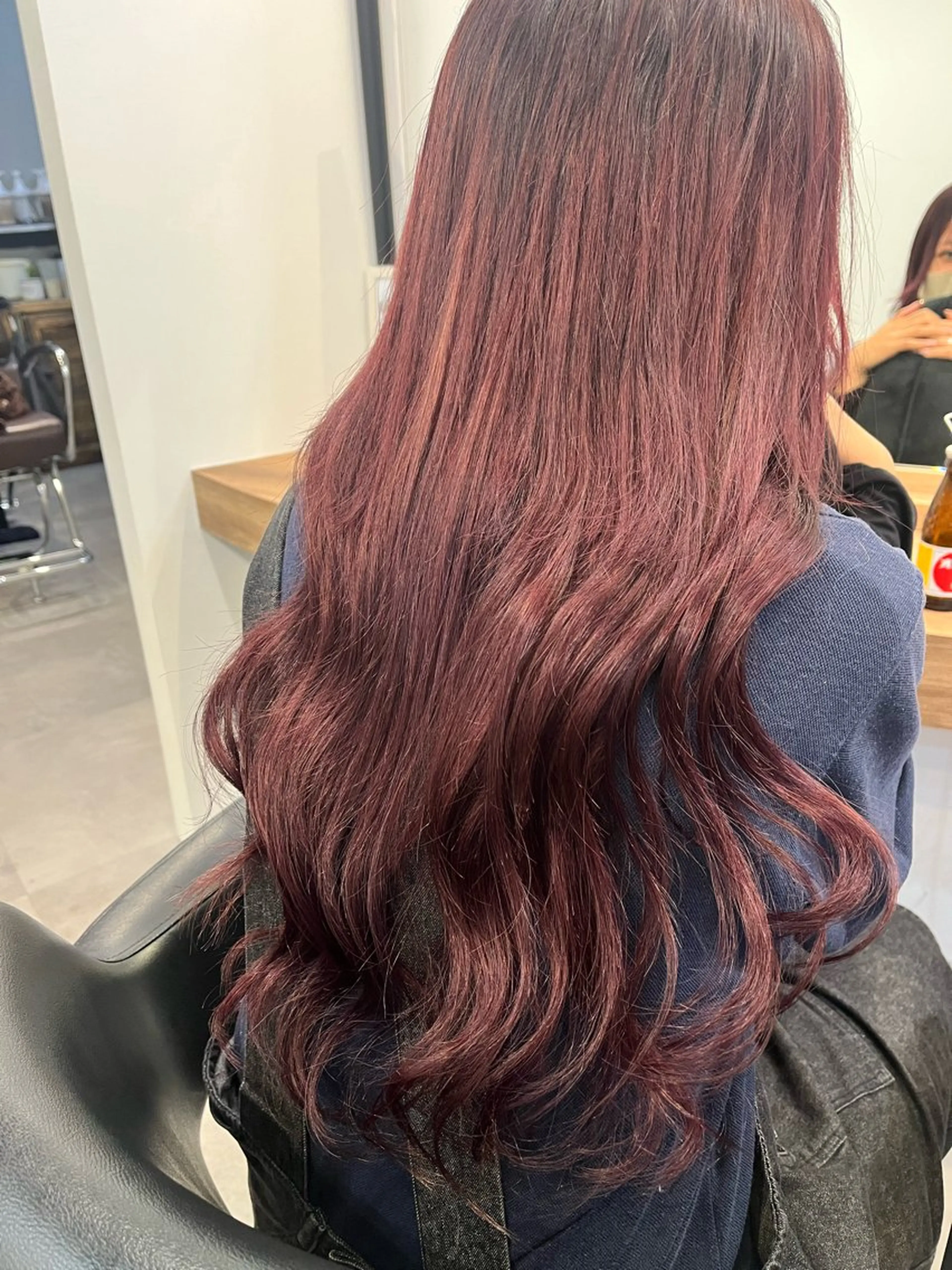 ロング カラー パープルカラー レッドカラー ヘアカラー トリートメント 黒川 綾音のヘアスタイル