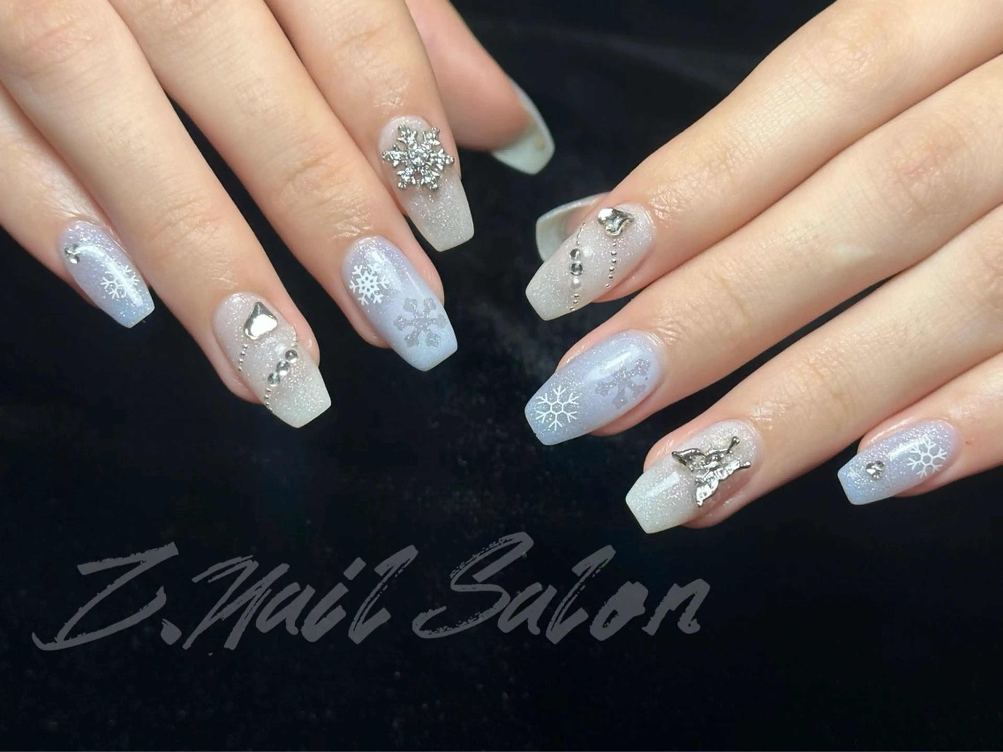 カラー クリスマス Z.Nail Salonのネイルデザイン