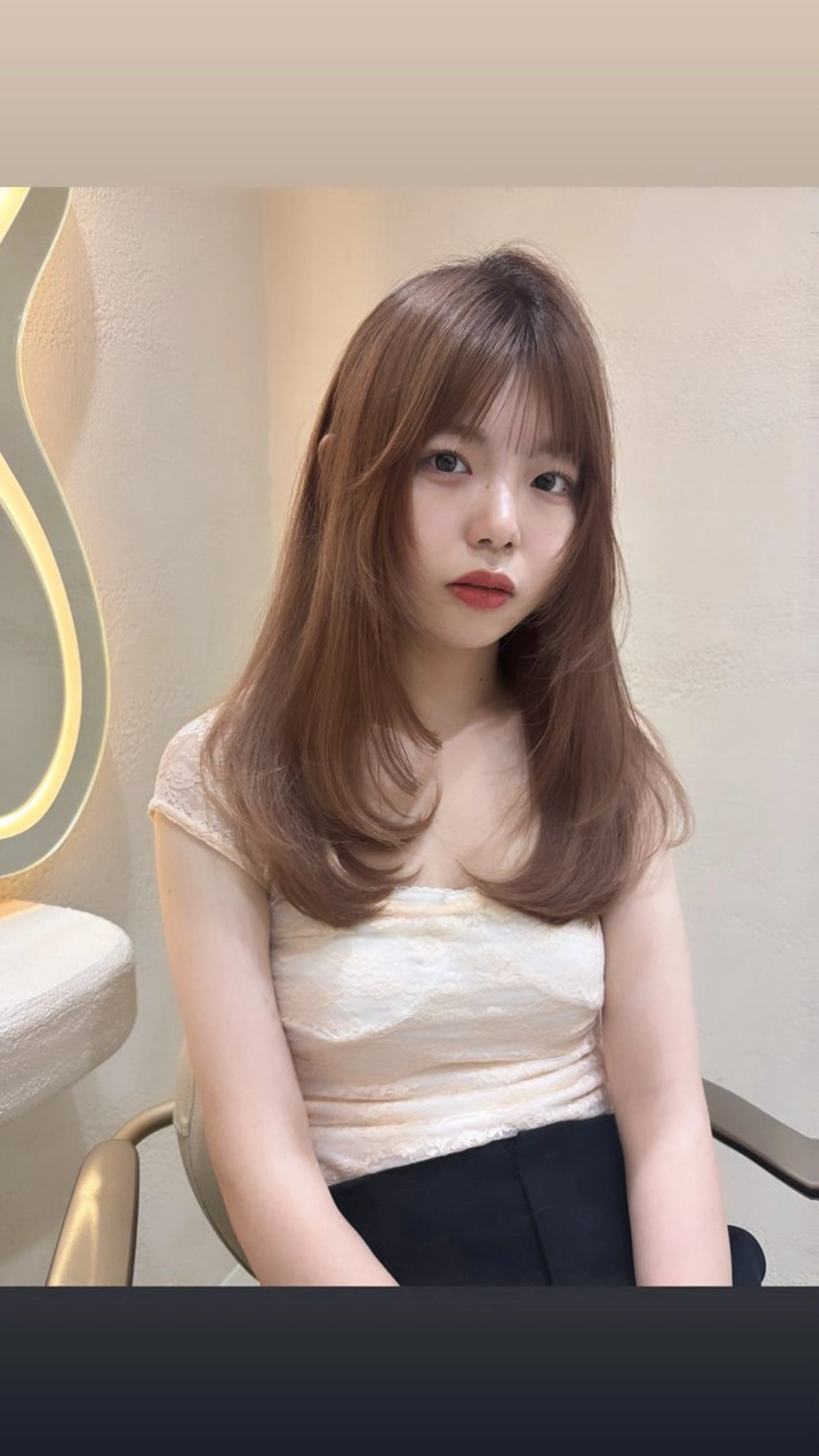 ロング カラー ベージュカラー ブリーチ 透明感カラー 武藤 胡桃のヘアスタイル