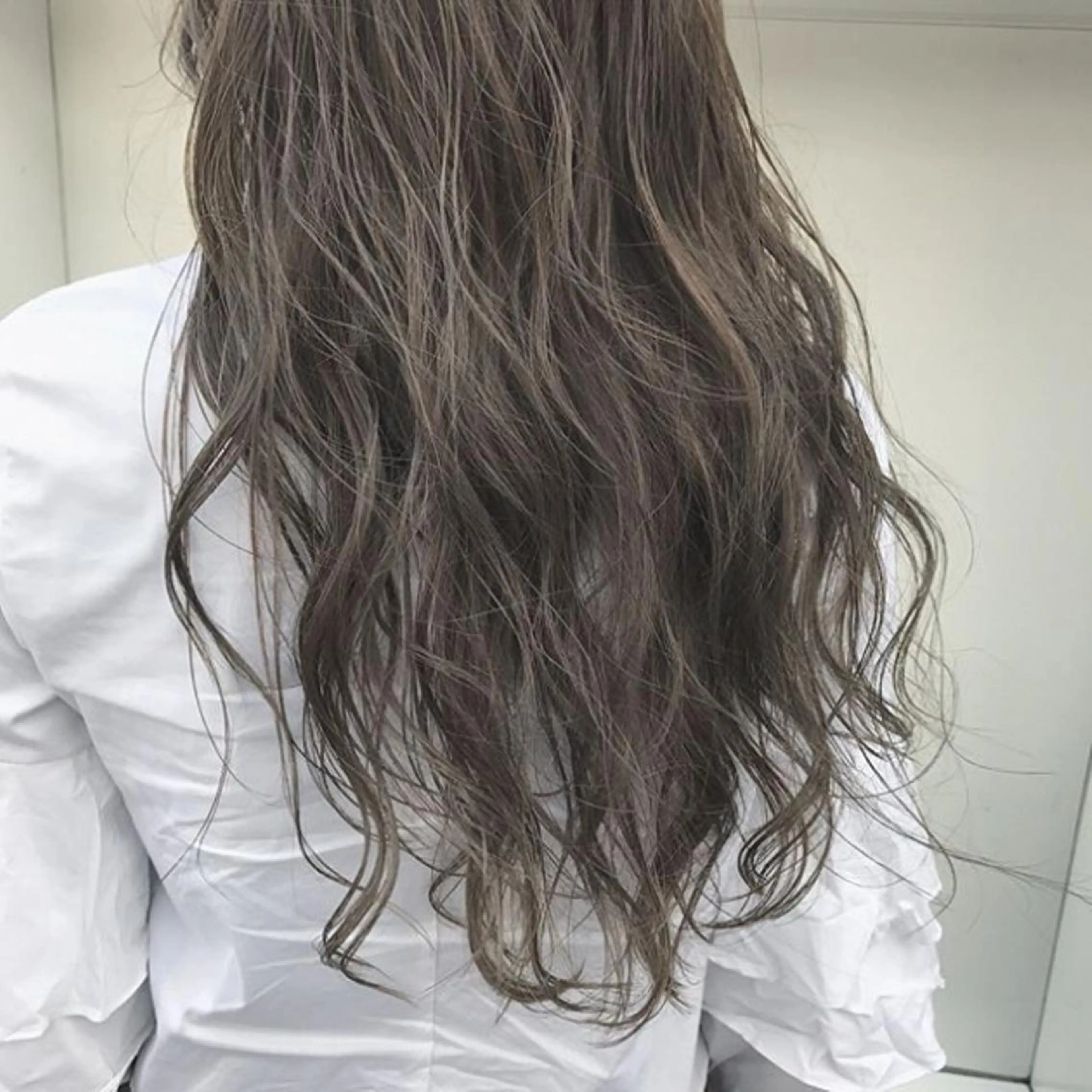 セミロング カラー パーマ ヘアアレンジ メンズ キッズ ネイル マツエク・マツパ カット ヘアカラー トリートメント premier modelsのヘアスタイル