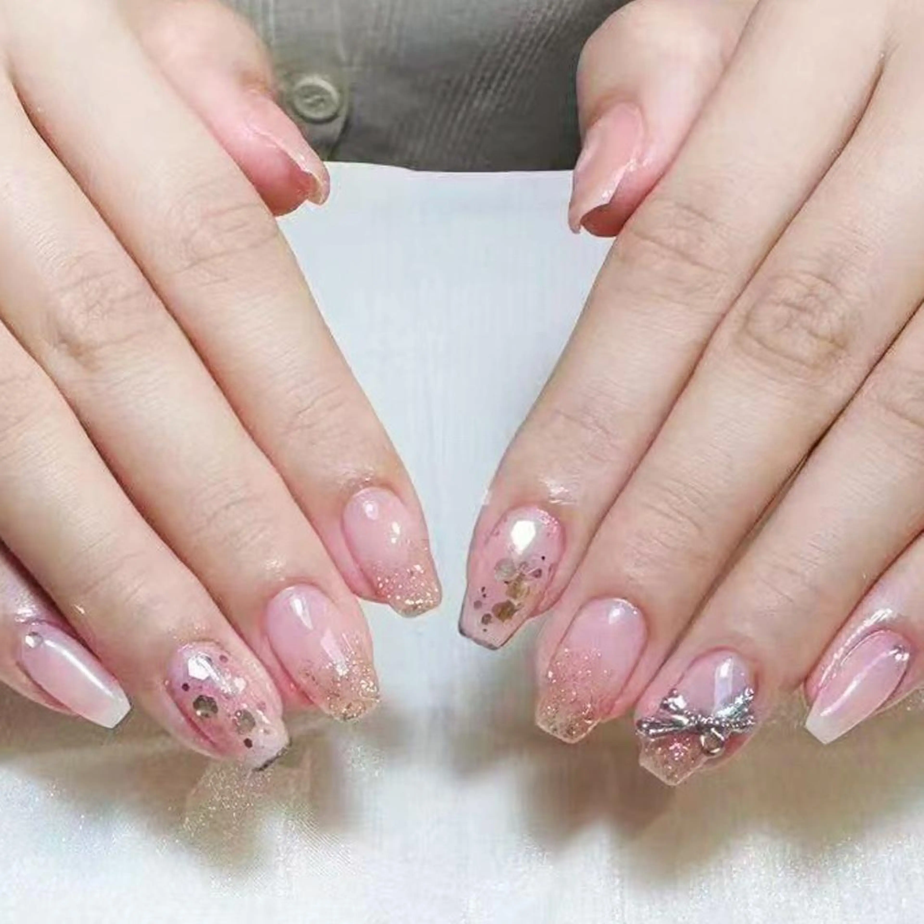 ネイル アートネイル オーロラネイル ガーリー キラキラネイル 韓国ネイル ハンドネイル DIAMOND 💅のネイルデザイン
