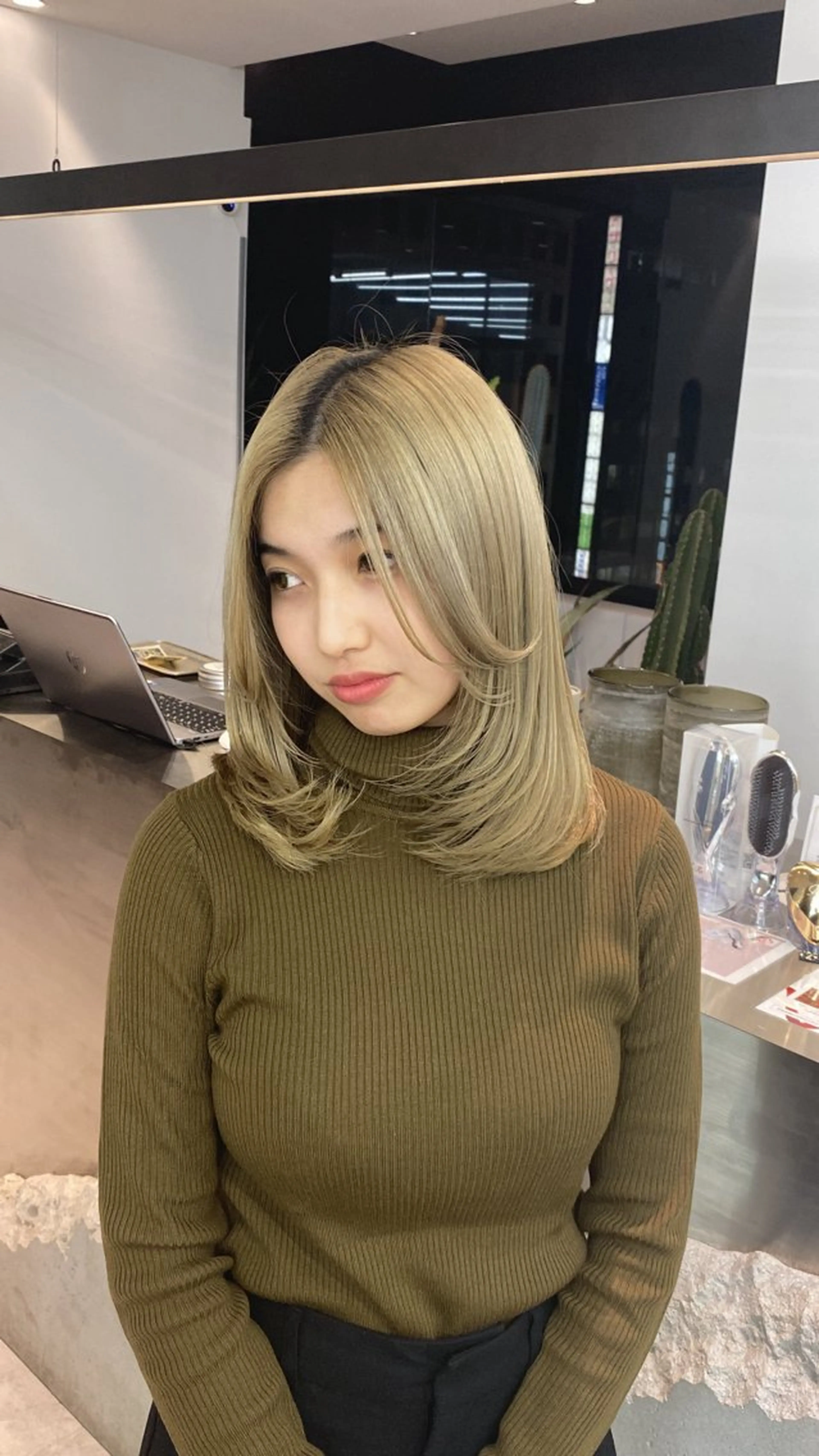ミディアム カラー ボブ レイヤーカット ボブ縮毛矯正 韓国レイヤーRINAのヘアスタイル