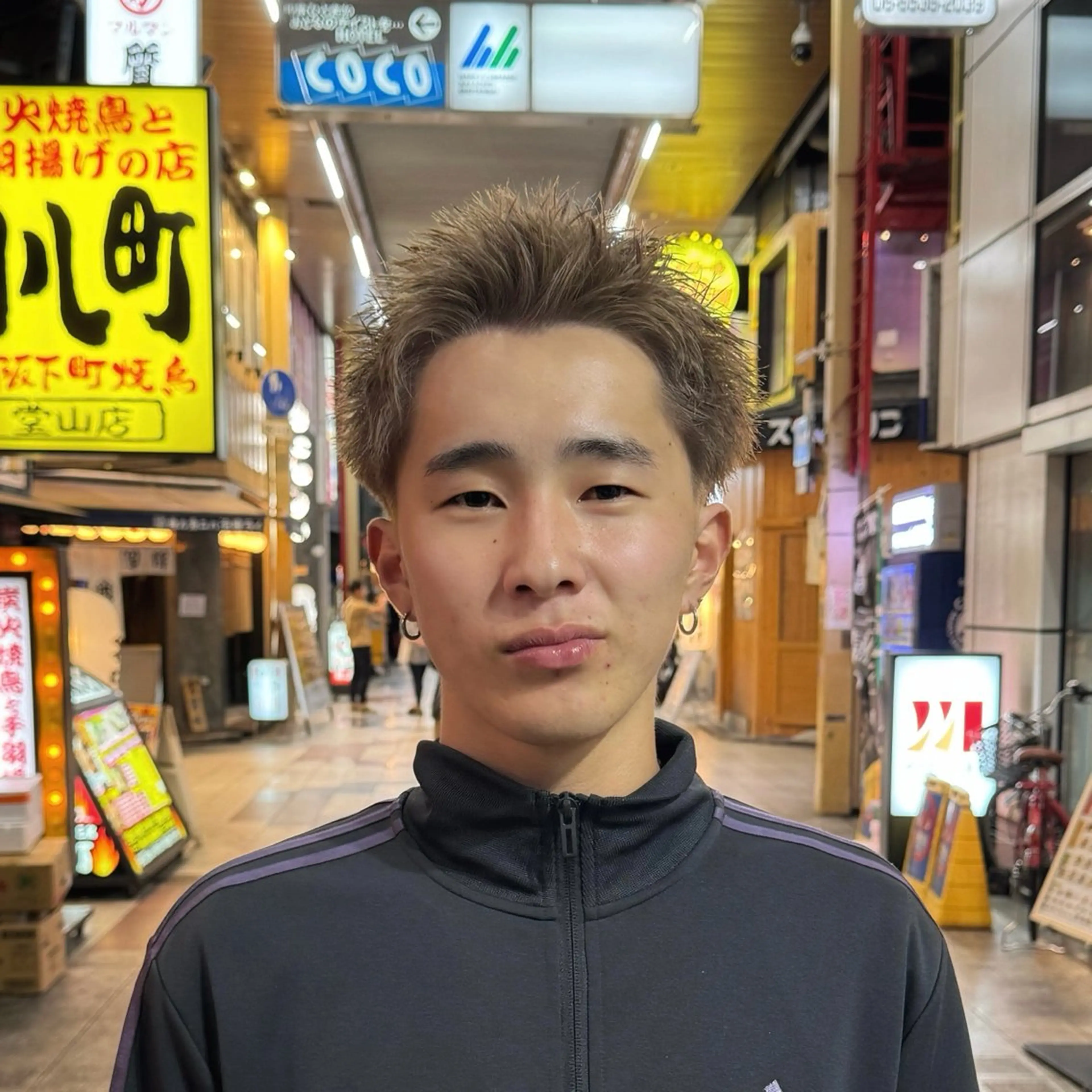 ショート カラー メンズ メンズハイトーン スパイキーショート ハイトーンカラー ショートヘア カット ヘアカラー 安藤 晴大のヘアスタイル