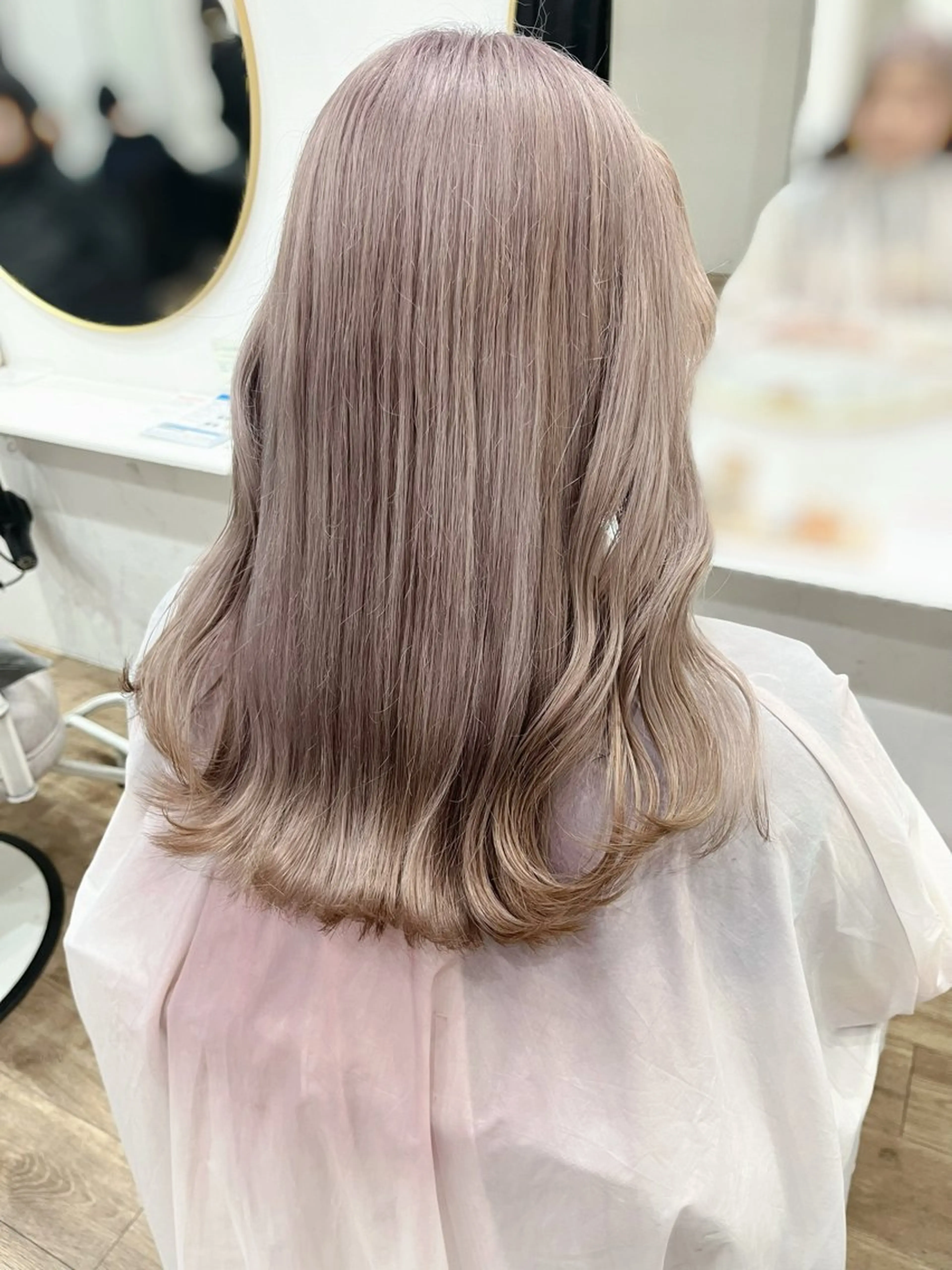 ロング カラー ブリーチ ヘアカラー トリートメント akira𝜗𝜚 ꙳.*‬透明感カラーのヘアスタイル