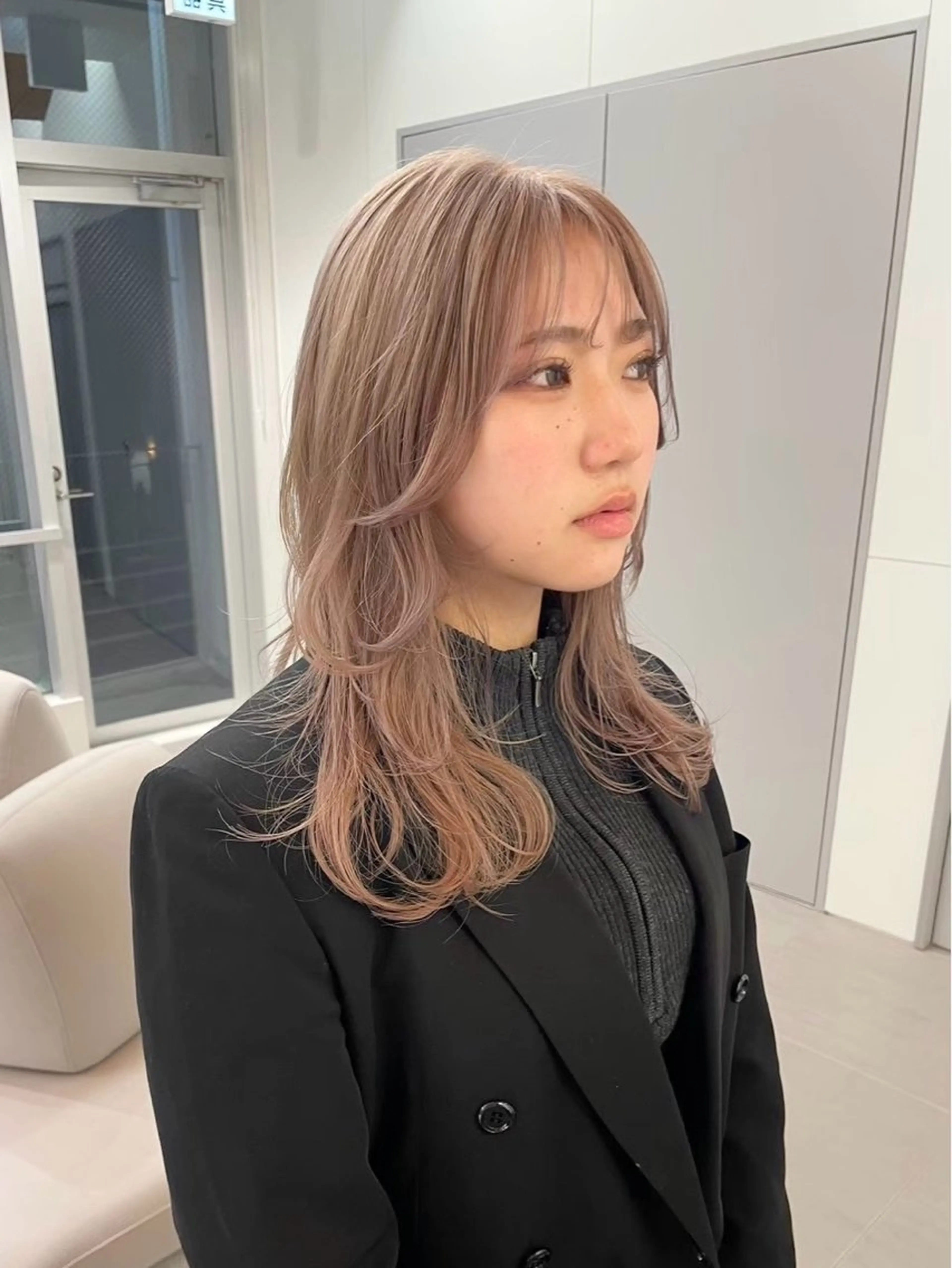 カラー ベージュカラー ハイトーンカラー ハイトーンベージュ ヘアカラー カラーモデル 🪐Sena⭐️のヘアスタイル