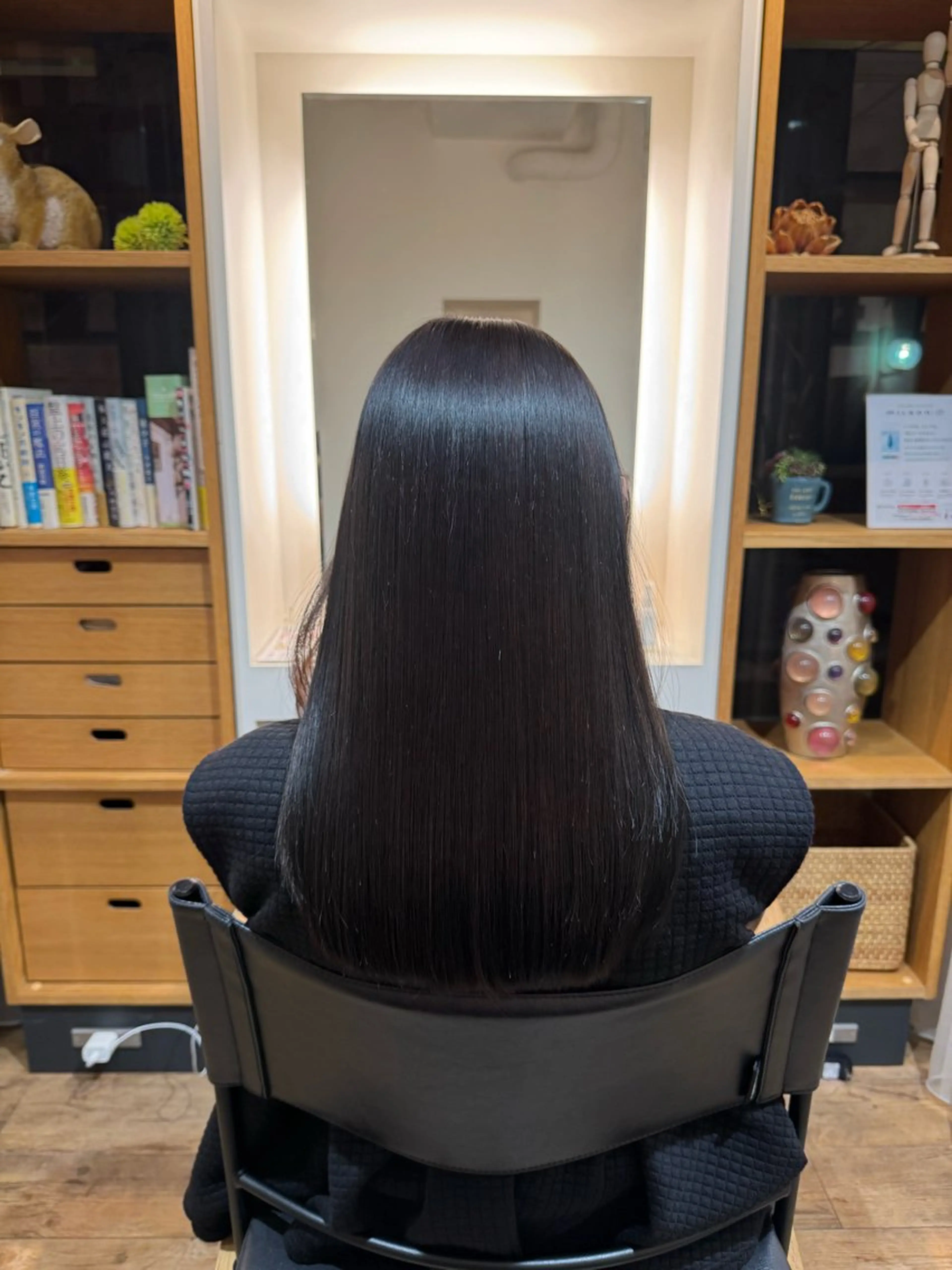 セミロング カット 縮毛矯正 トリートメント afloatkobe所属・美髪/髪質改善 川口凌弥のヘアスタイル