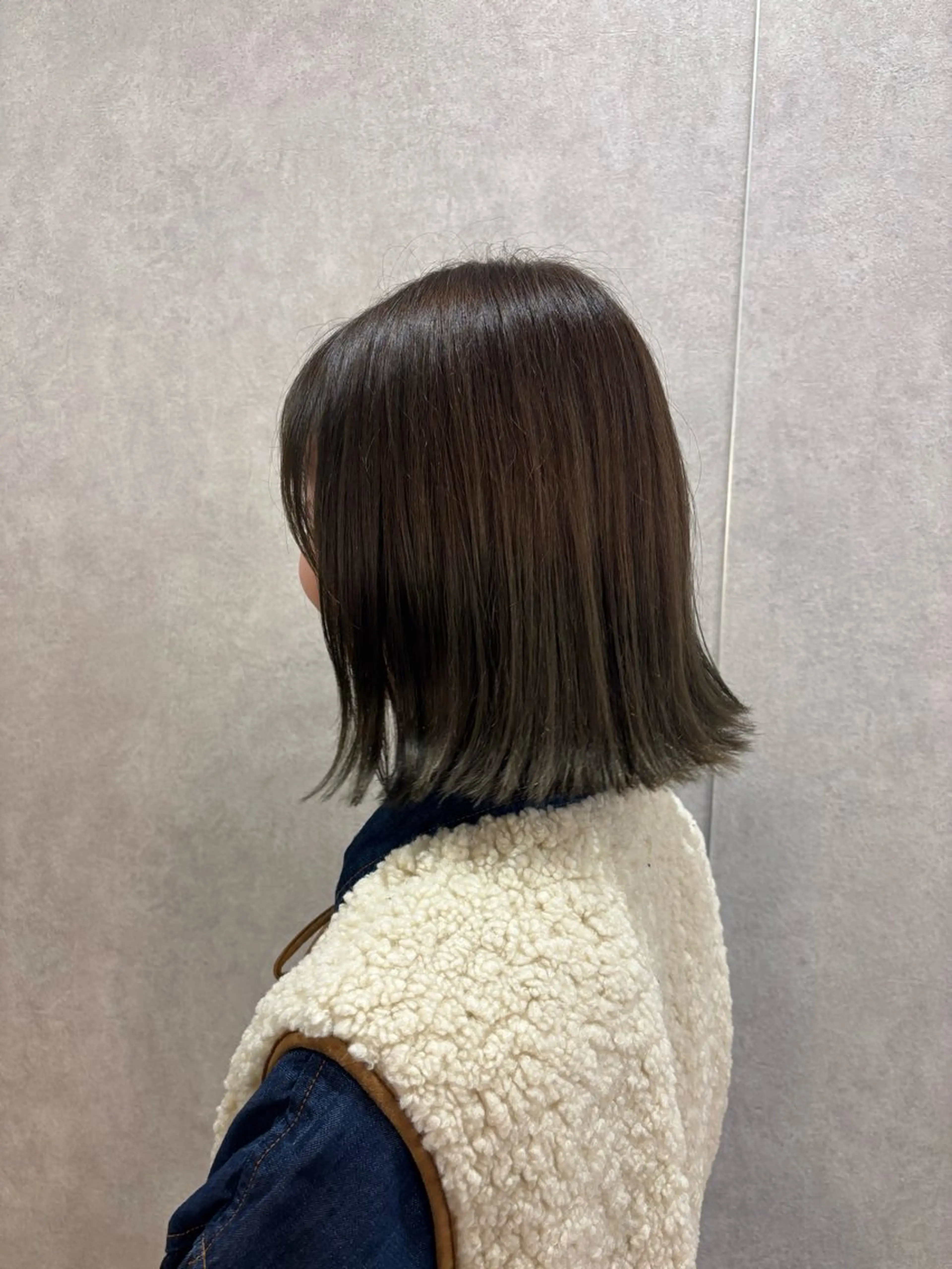 ミディアム カラー 切りっぱなしボブ ベージュカラー オリーブベージュ ボブ カット ヘアカラー トリートメント soleil by ailes所属・榊原由乃佳/切りっぱ なし/顔まわりカットのヘアスタイル
