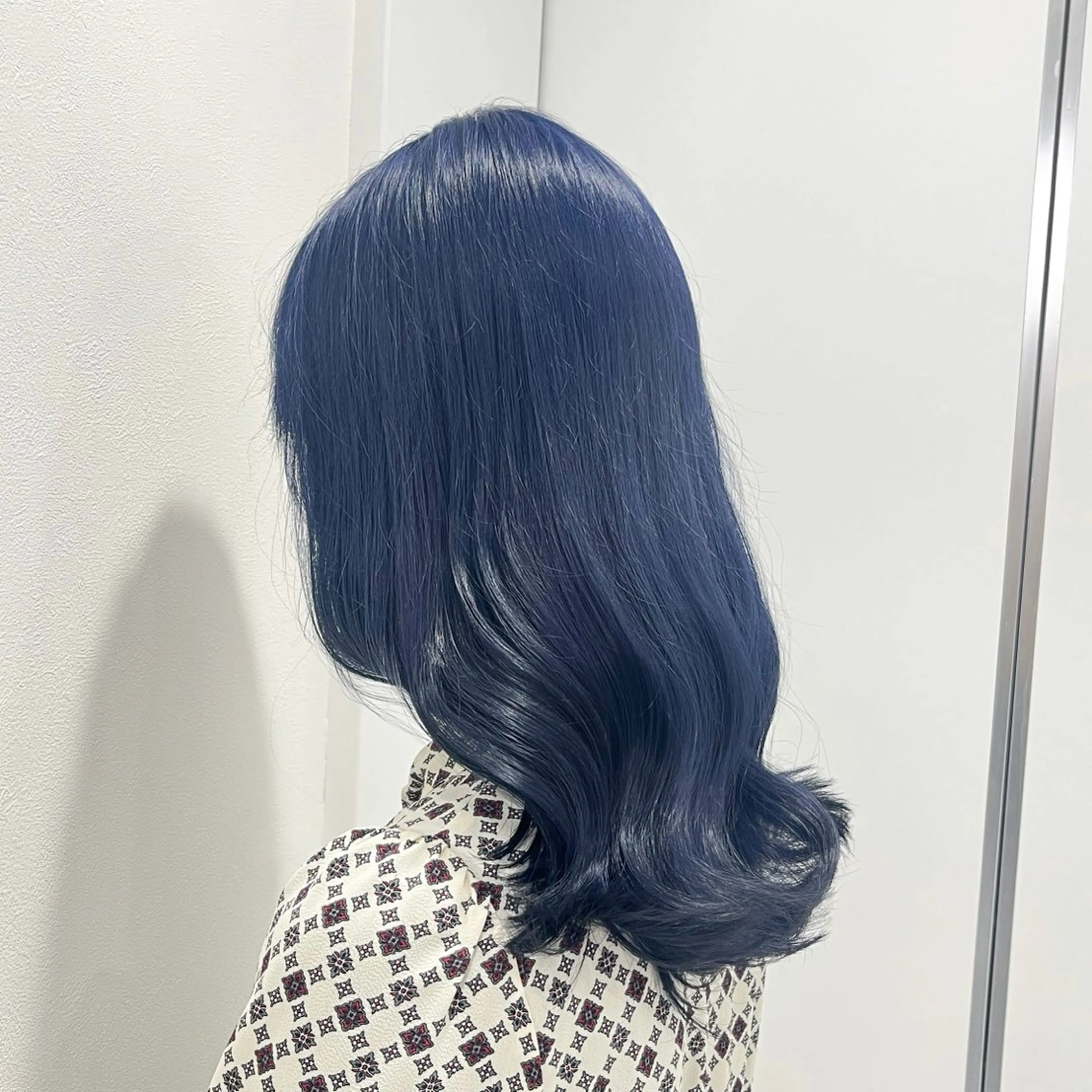 セミロング カラー 🩵韓国レイヤー× 寒色カラー🩵のヘアスタイル