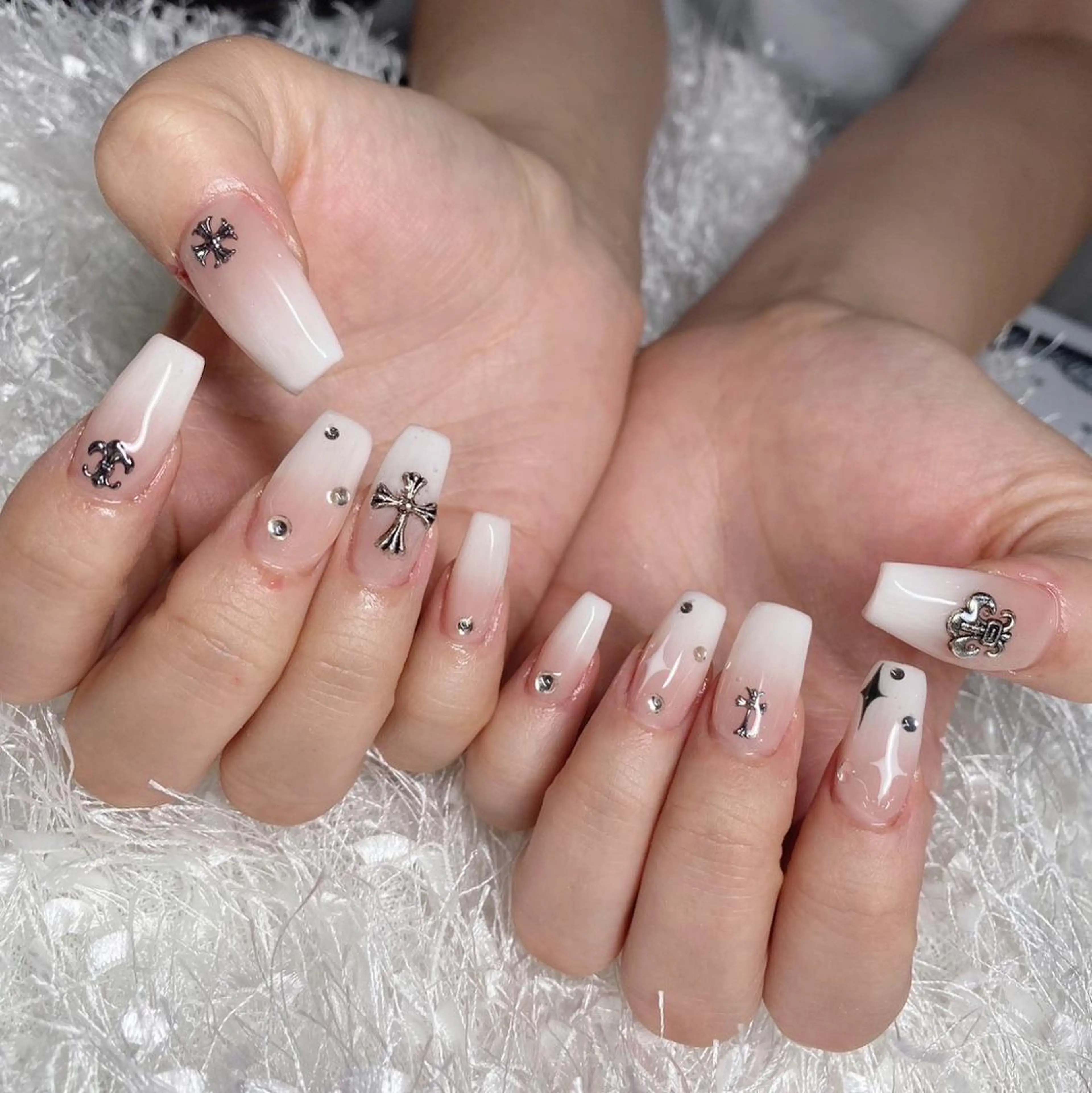 ネイル オーロラネイル 長さ出し フレンチネイル ジェルネイル グラデーション ハンドネイル Nail&eye Belire 新宿のネイルデザイン