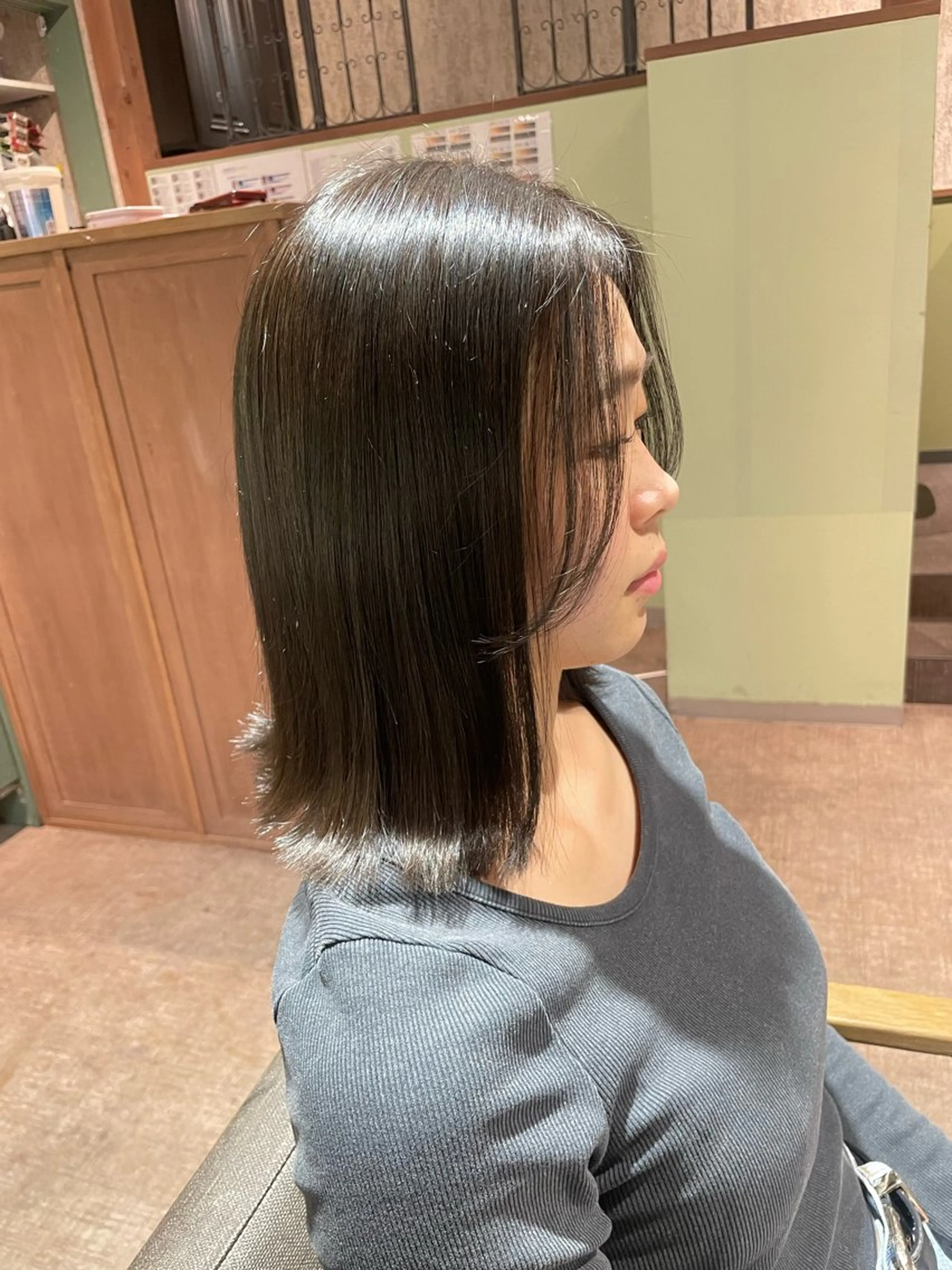 ミディアム カット ヘアカラー 石川 聖奈のヘアスタイル