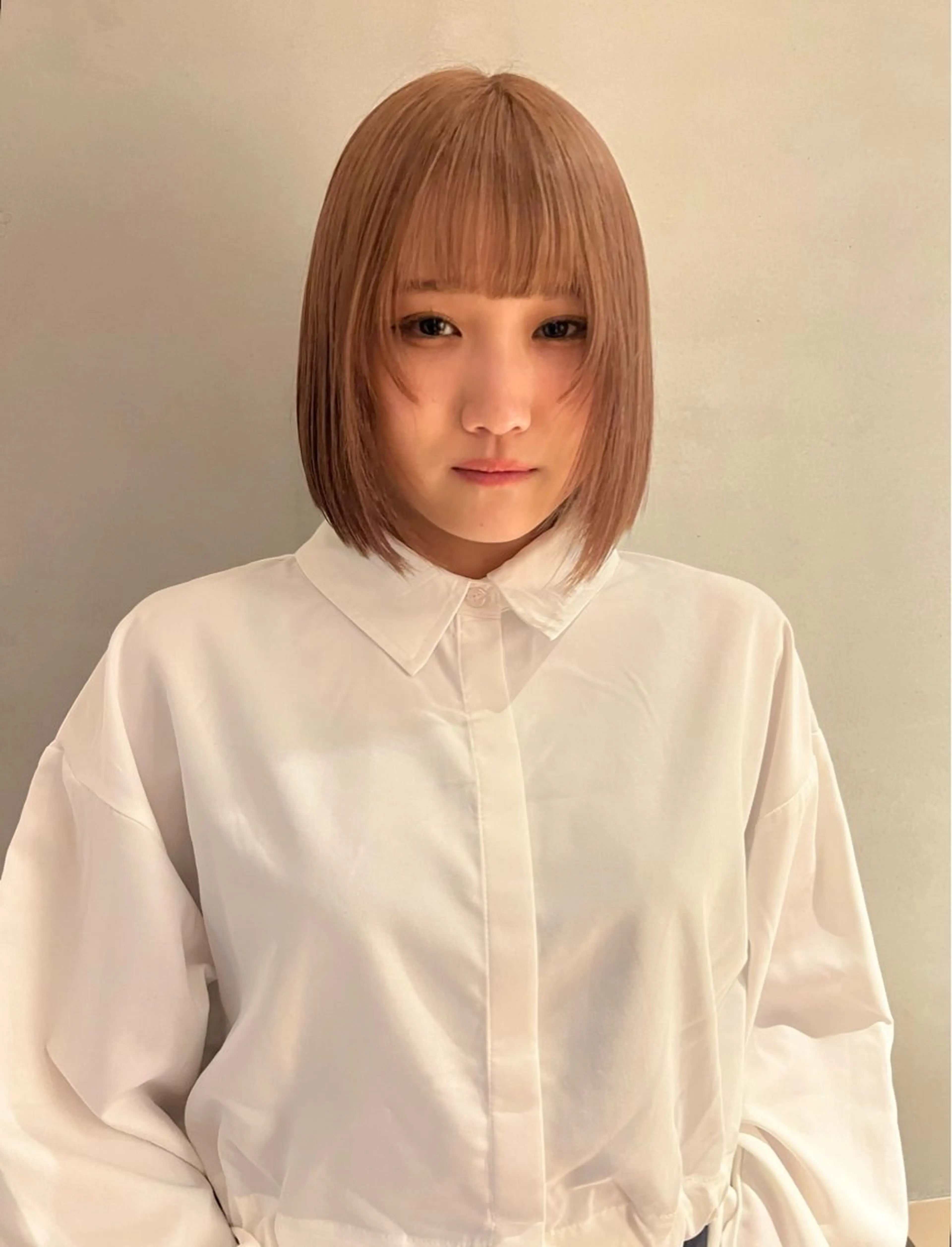 ミディアム ヘアカラー ミルクティーベージュ outaのヘアスタイル