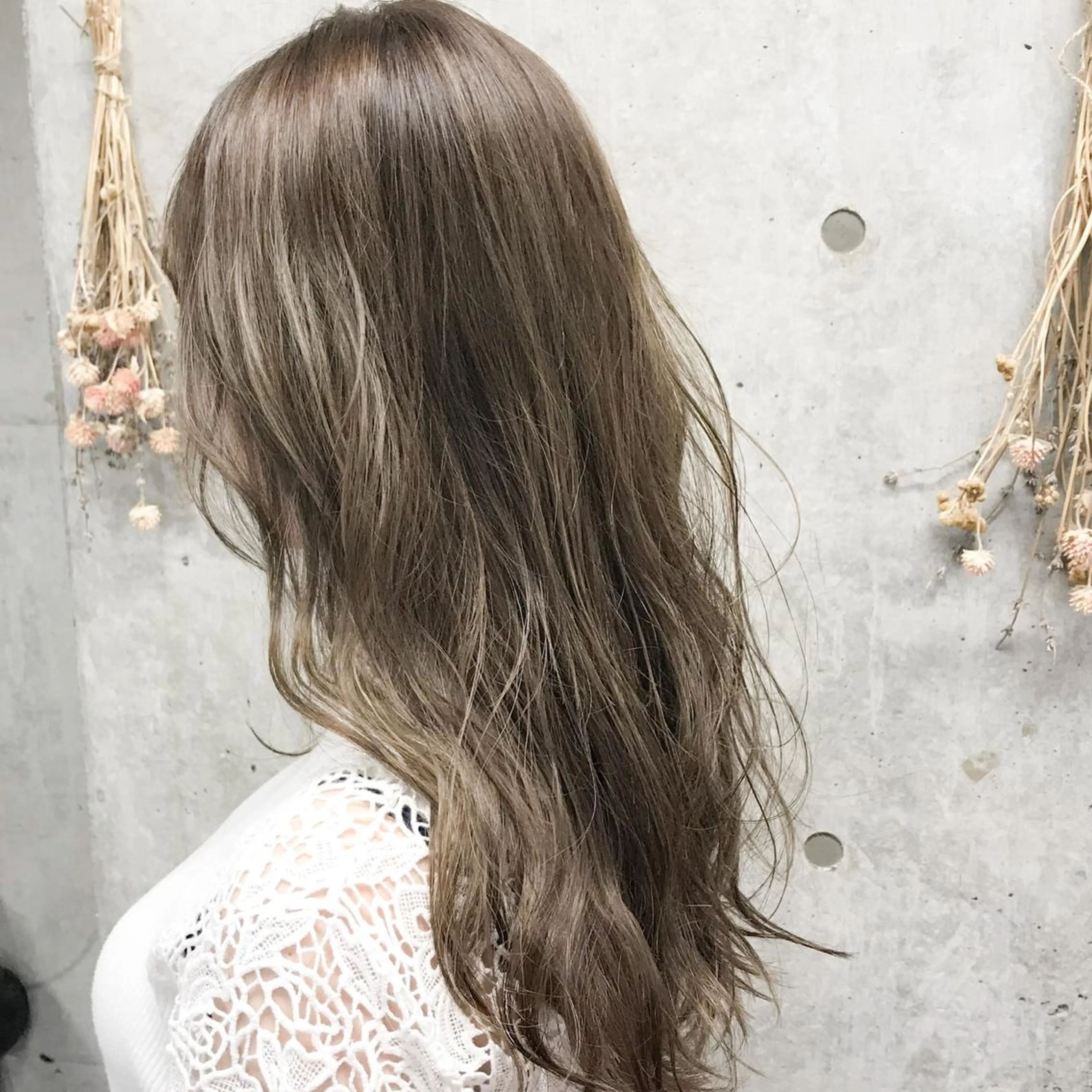 ロング カラー ベージュカラー イルミナカラー ヘアカラー clan五反田所属・髪質改善、縮毛矯正 店長浅野太郎のヘアスタイル