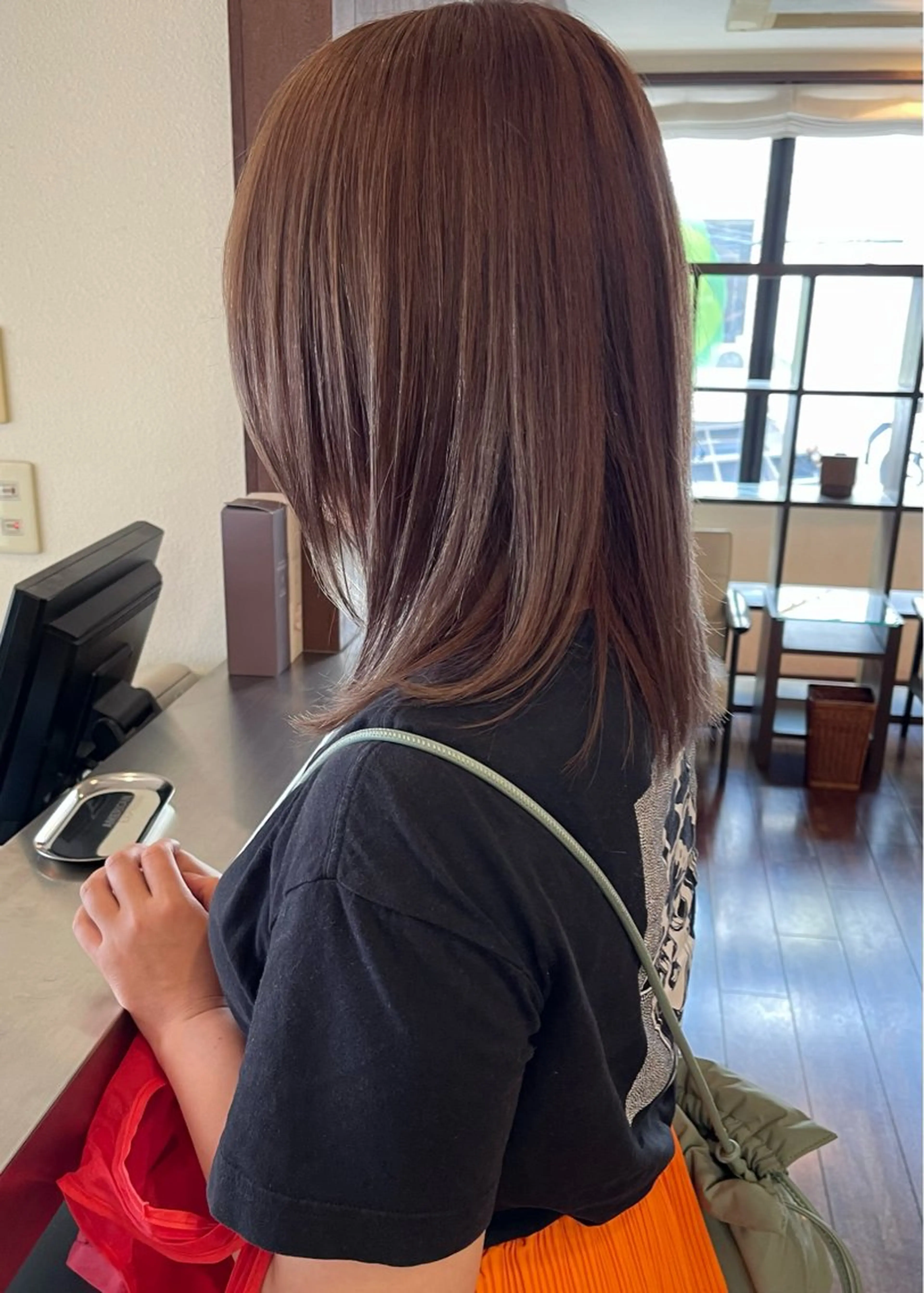 ミディアム カラー ブラウンカラー カット ヘアカラー トリートメント 髪質改善ｶﾗｰ ｹｱﾌﾞﾘｰﾁ/ﾀﾑのヘアスタイル