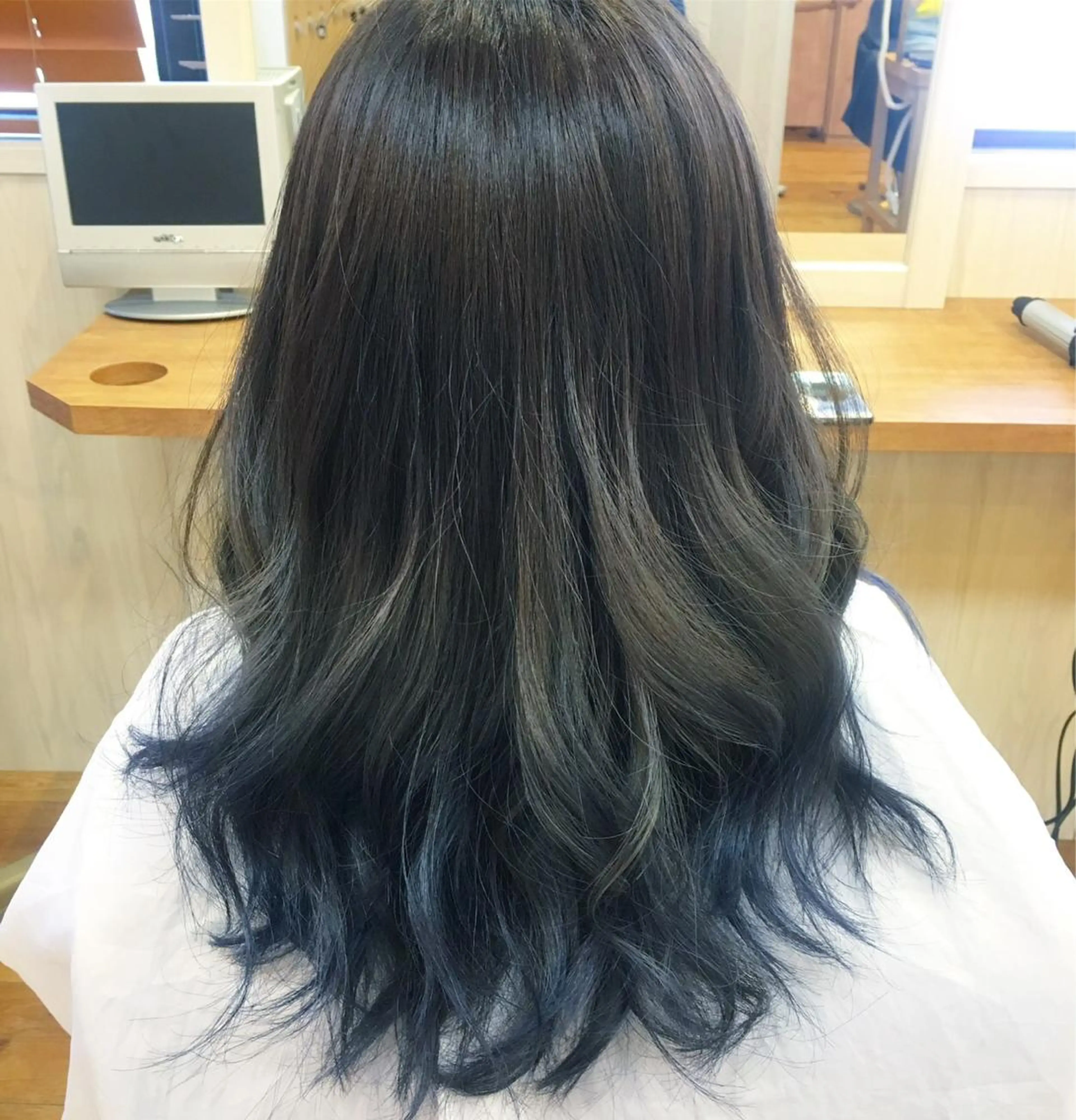 セミロング カラー ブルーカラー グラデーションカラー 無料カットモデル募集 BLINK京橋店のヘアスタイル