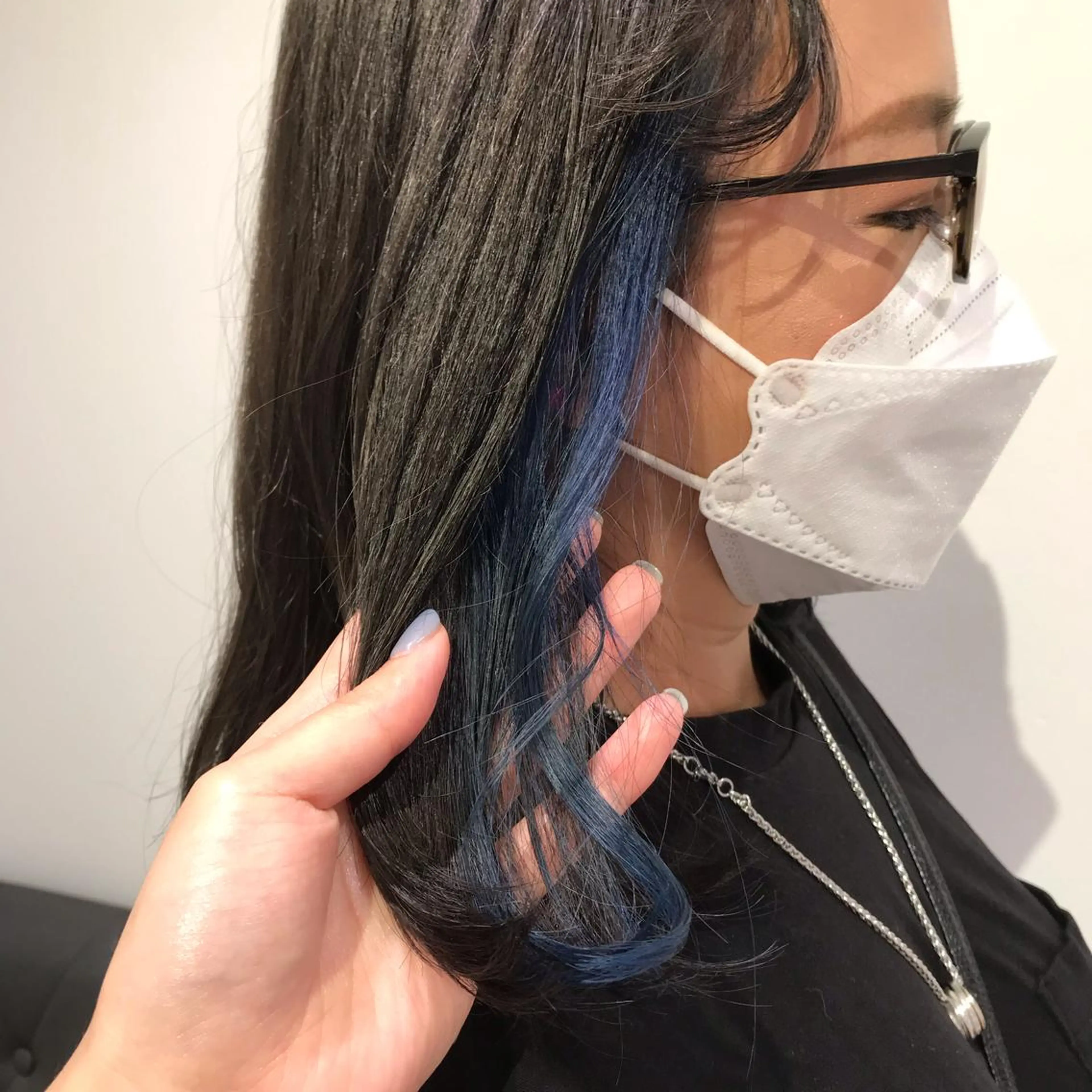 セミロング カラー ブルーカラー ヘアカラー トリートメント 暖色カラー🌹 中山由梨のヘアスタイル