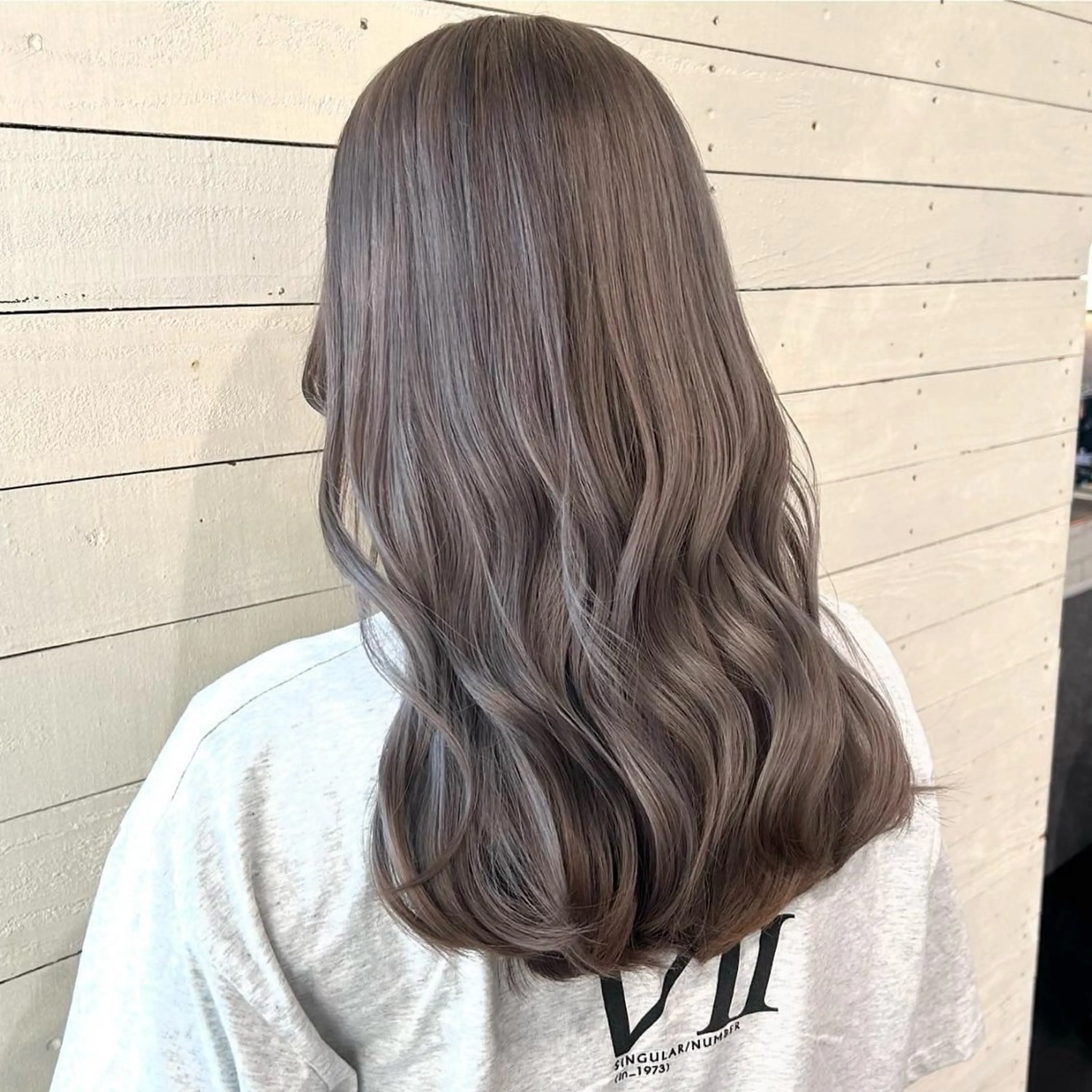 セミロング カラー ヘアカラー トリートメント 💛ブリーチで叶える 💛垢抜けカラー🌈のヘアスタイル