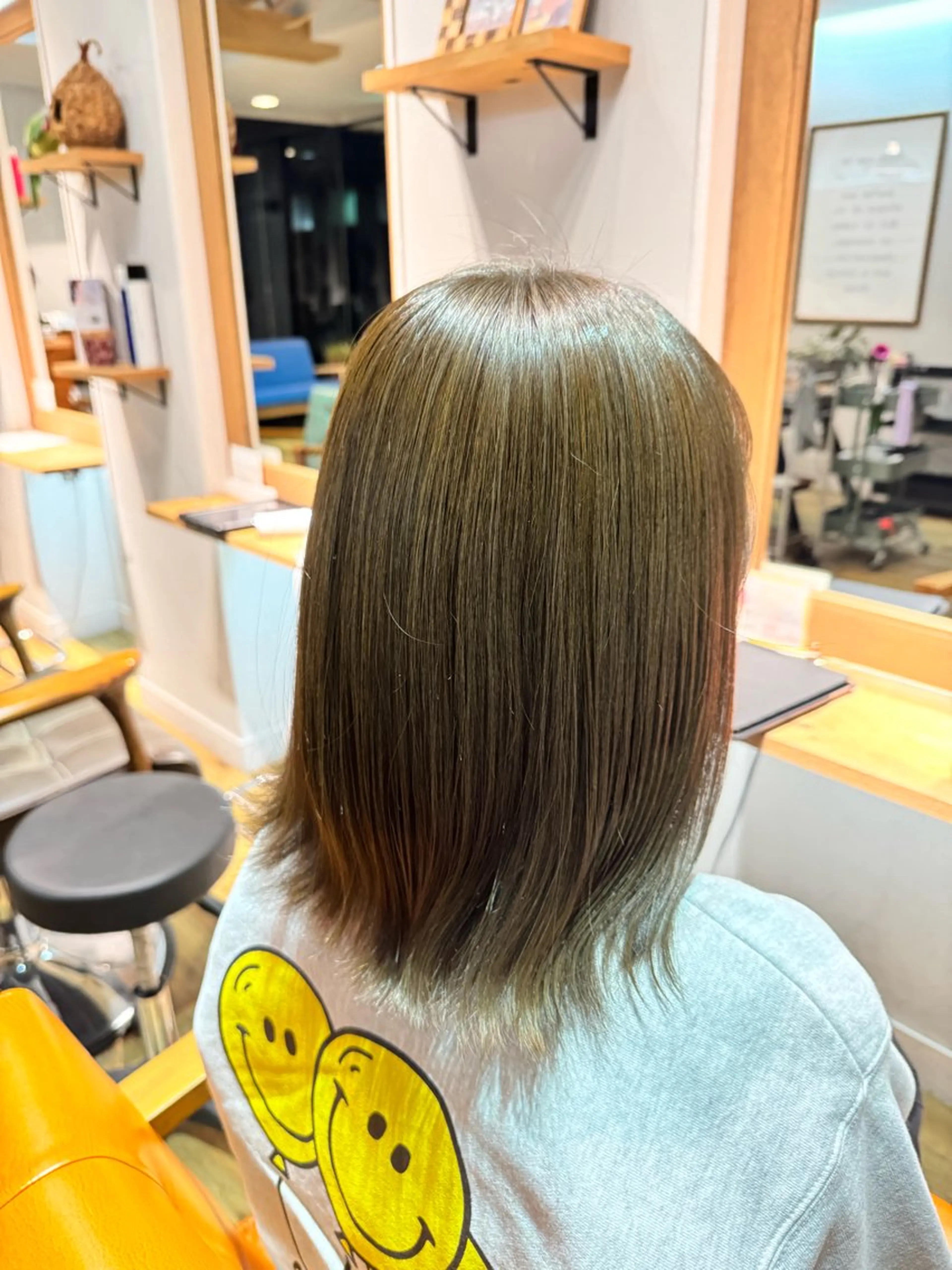 セミロング カラー アッシュ アッシュグレー ヘアカラー トリートメント ツキダテ ユイのヘアスタイル