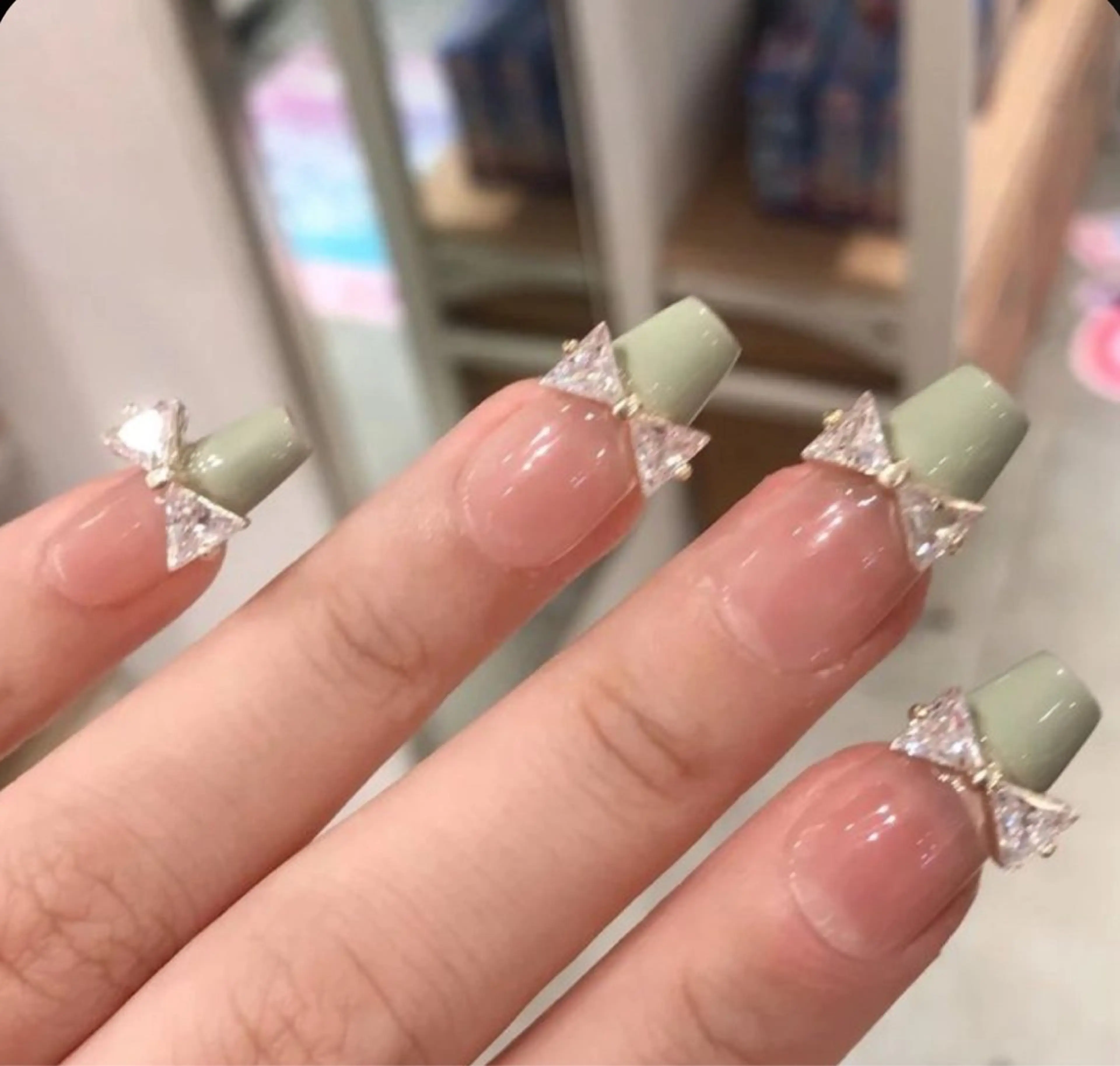 ネイル チークネイル 韓国ネイル マグネットネイル ニュアンスネイル リボン ちりんネイル所属・chirin nailのネイルデザイン