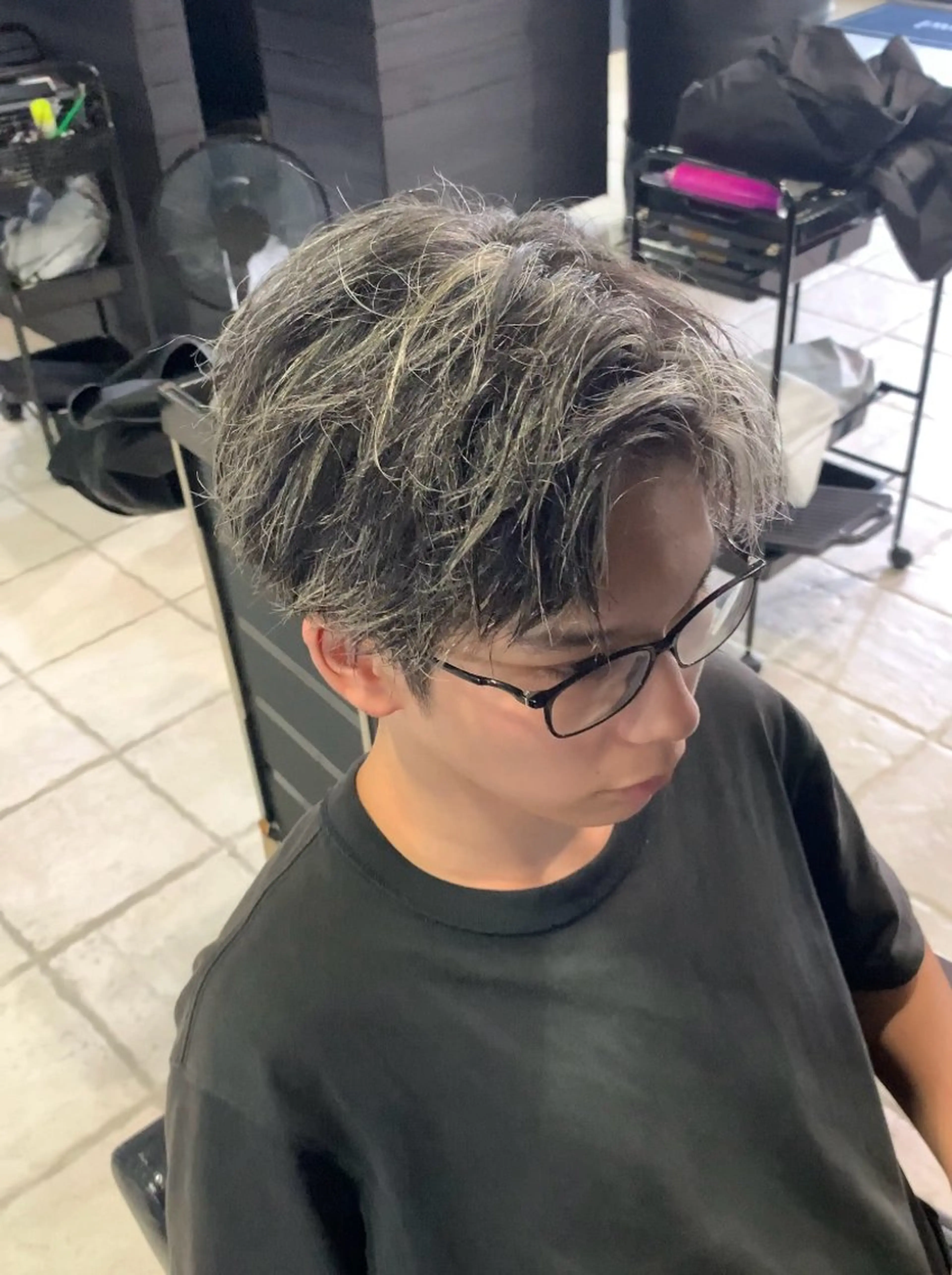 カラー ヘアアレンジ メンズ メンズハイライト ハイライトカラー メンズ専門 美容師✨ アメ村 堀江颯瑛のヘアスタイル