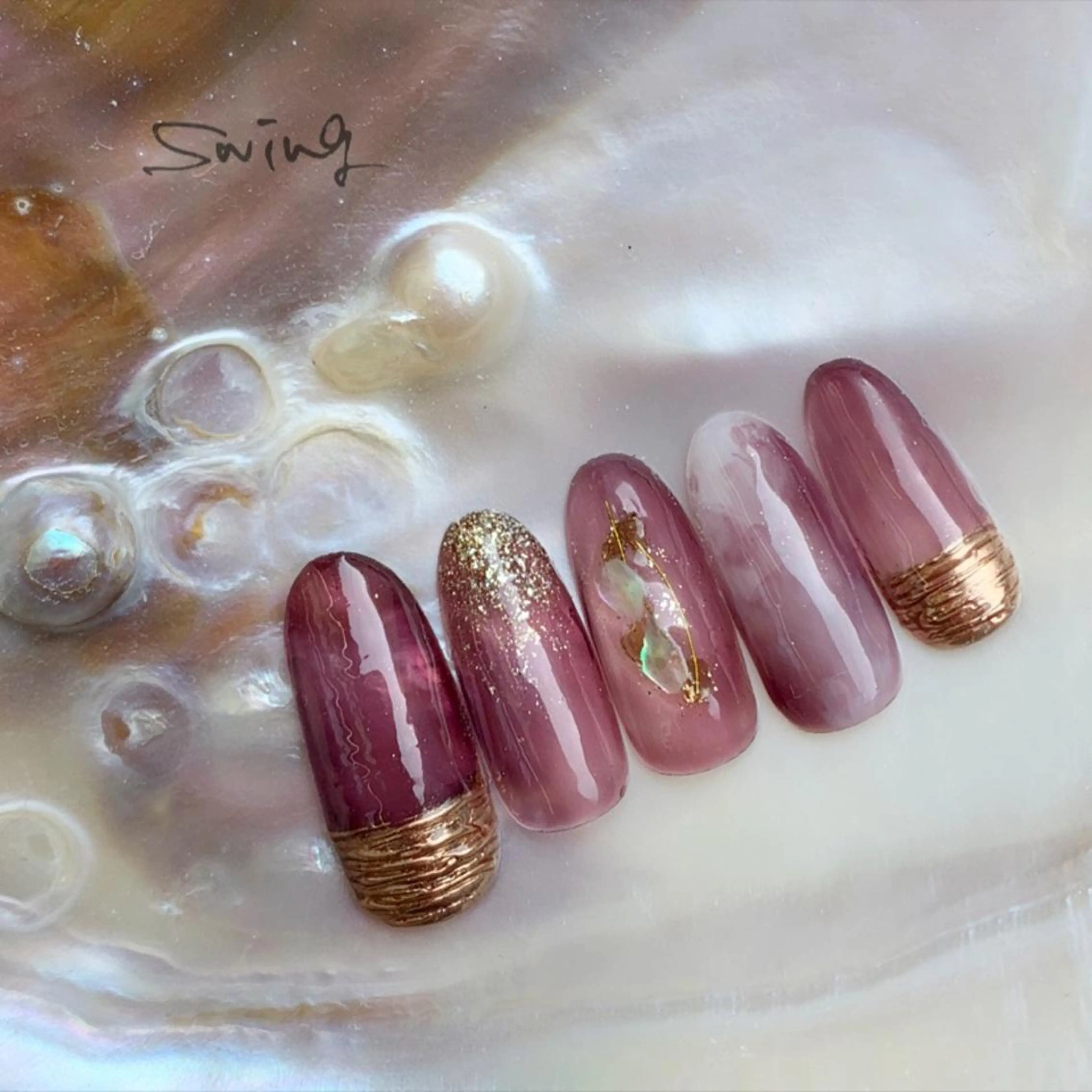 ネイル ゴールド ミラーネイル ニュアンスネイル ハンドネイル SWING Nail Salon所属・Yoshida Takakoのネイルデザイン